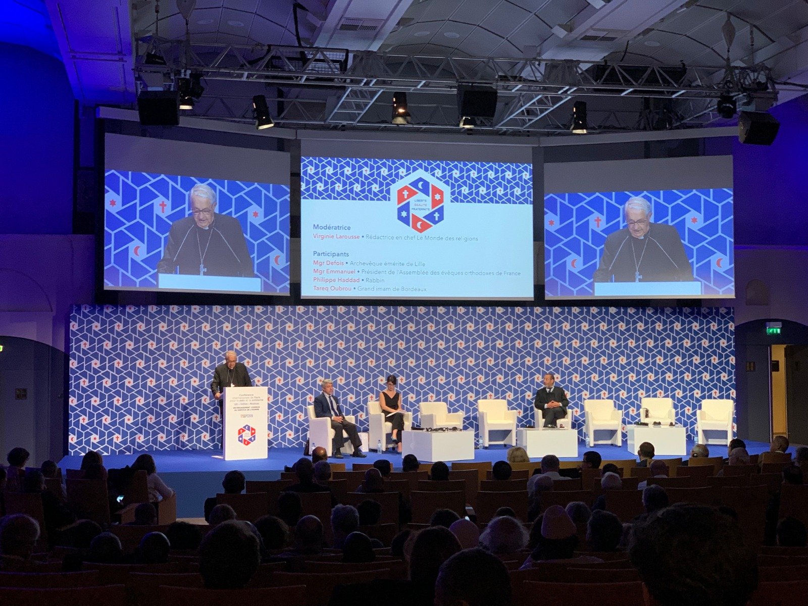 Mgr Gérard Defois aborde l'importance des textes sacrés lors de la table ronde de cet après-midi au CIP2019 : "Nos textes sacrés sont notre moyen de transmettre la sagesse de nos ancêtres, mais nous devons constamment actualiser notre compréhension de ceux-ci". Paixet Solidarité