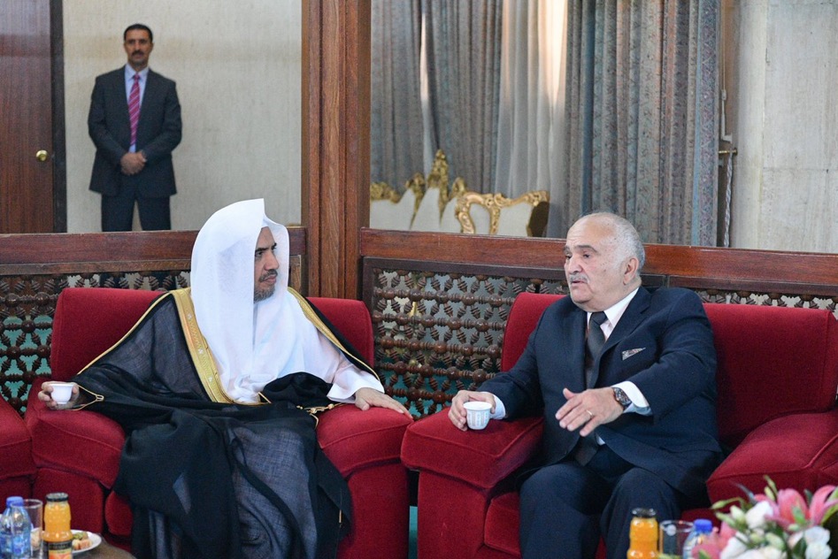 Le prince Hassan Bin Talal, Président du Forum de la pensée arabe, reçoit dans son bureau à Amman en Jordanie, le Secrétaire Général de la Ligue.