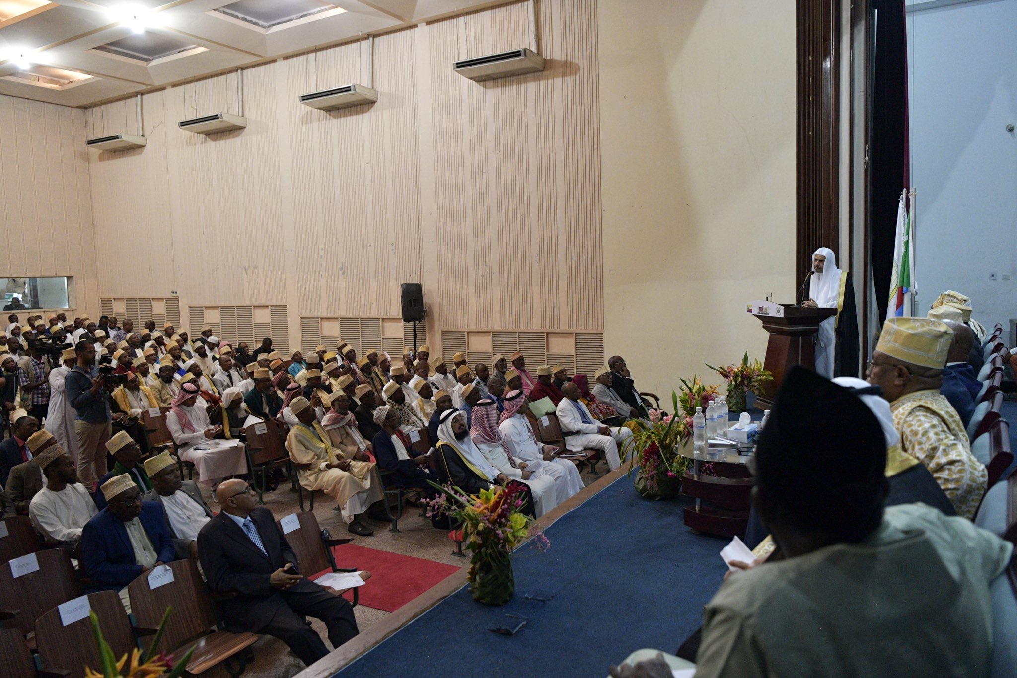 Scholars of Africa: the Kingdom of Saudi Arabia is the "spiritual" and "scientific" reference of Muslims .. Loved by their hearts and minds.