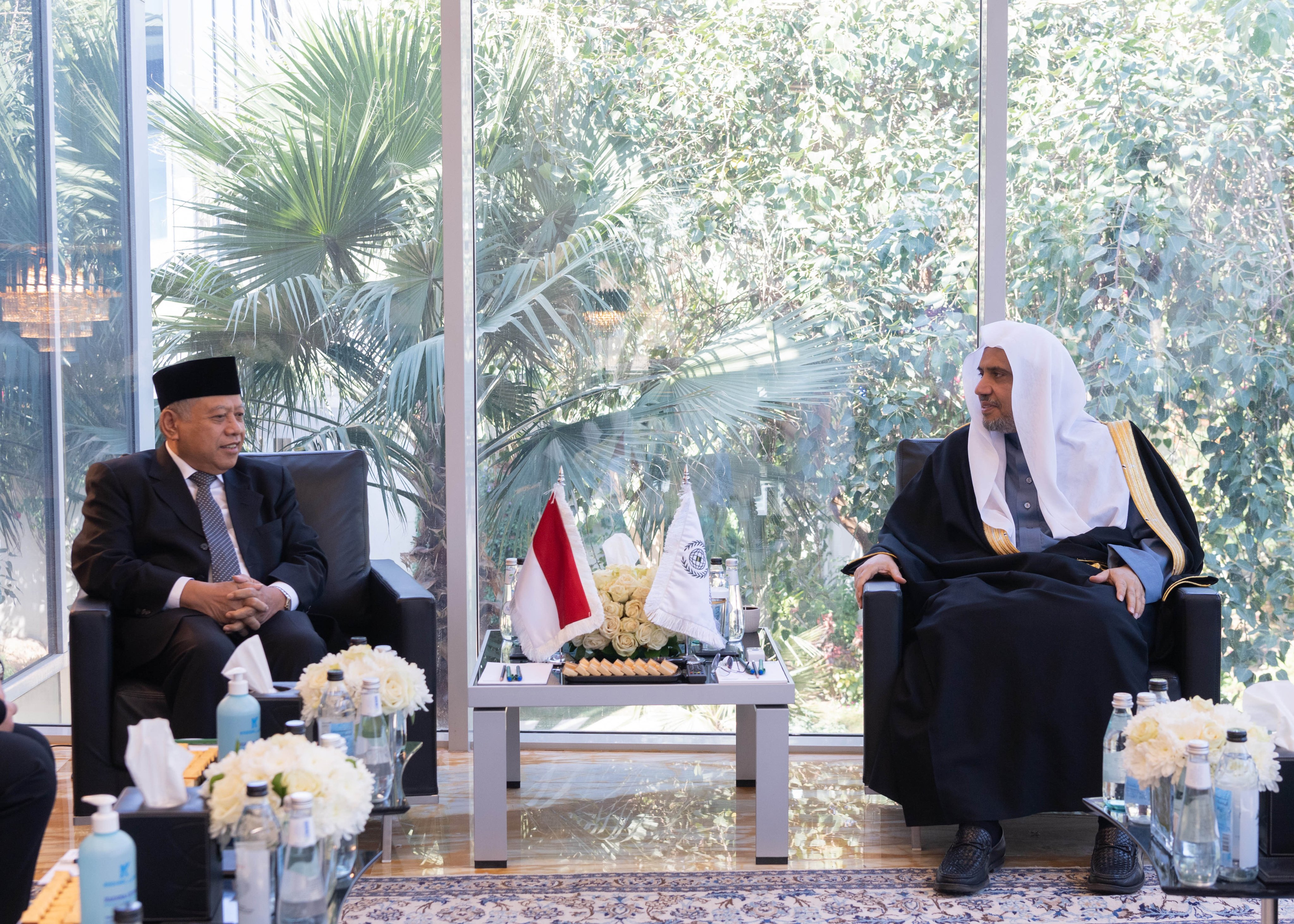 Cheikh Mohammad Alissa a reçu Abdelaziz Ahmed l’Ambassadeur de la République d’Indonésie au Royaume d’Arabie Saoudite afin de traiter d’un certain nombre de questions d’intérêt commun.