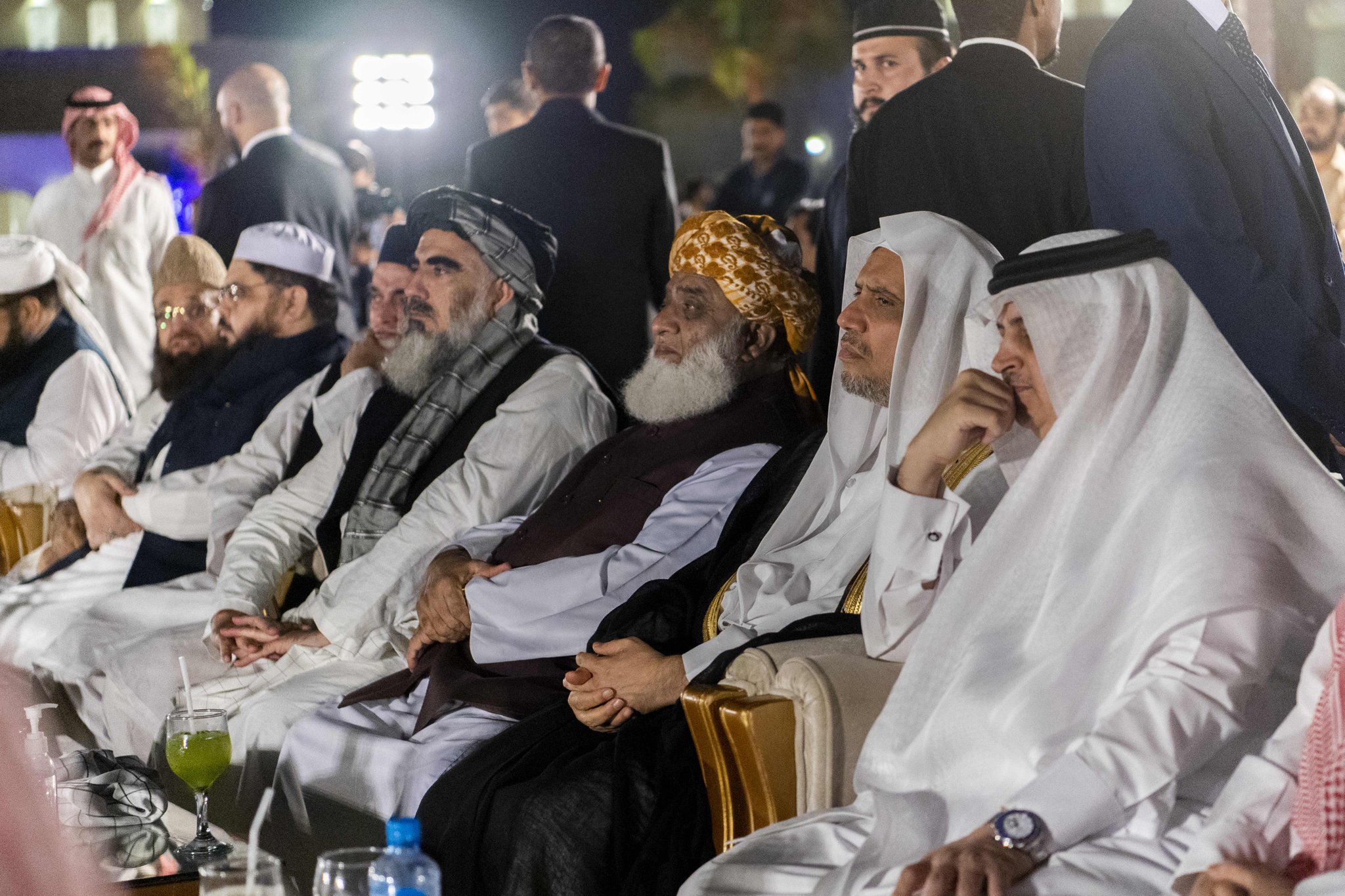 ‎حفاوة كبيرة من علماء ووجهاء باكستان: ‎أميرُ جمعية علماء باكستان مولانا فضل الرحمن، ومعالي الوجيه والوزير الاتحادي السيناتور بمجلس الشيوخ السيد طلحة محمود، يحتفيان بزيارة معالي الأمين العام الشيخ د. #محمد_العيسى، بحضور كبار الشخصيات الدينية والحكومية والبرلمانية والدبلوماسي