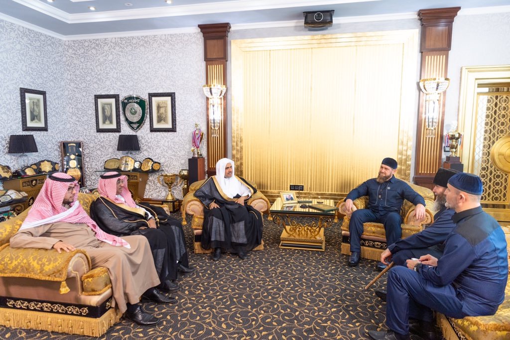 فخامة الرئيس الشيشاني السيد رمضان قاديروف يستقبل معالي الشيخ د. ⁧محمد العيسى⁩ في القصر الرئاسي ، وسيشارك معاليه بمشيئة الله تعالى غداً في حفل افتتاح أكبر جامع في أوروبا