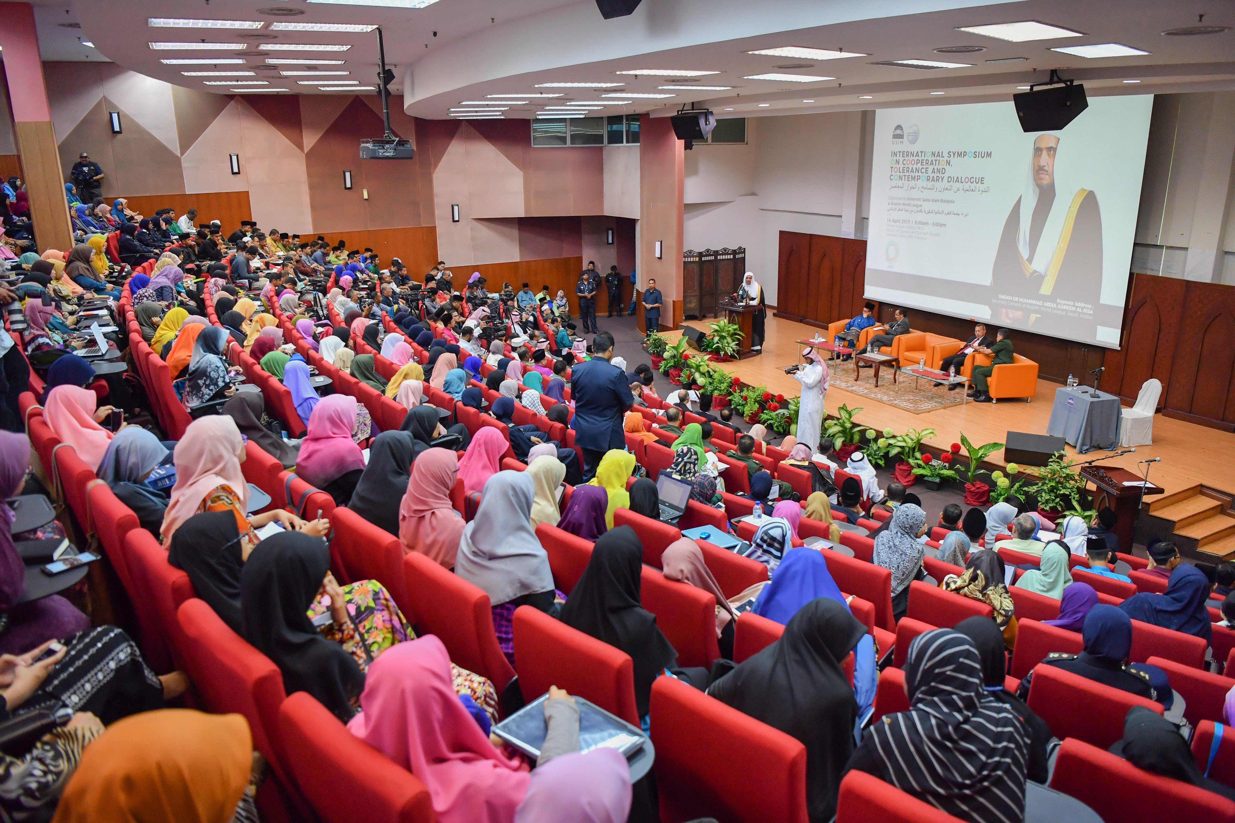 Dr. Al-issa, while addressing the youth: Being tolerant & lenient is not a compromise or negligence. It is mercy & brings people closer