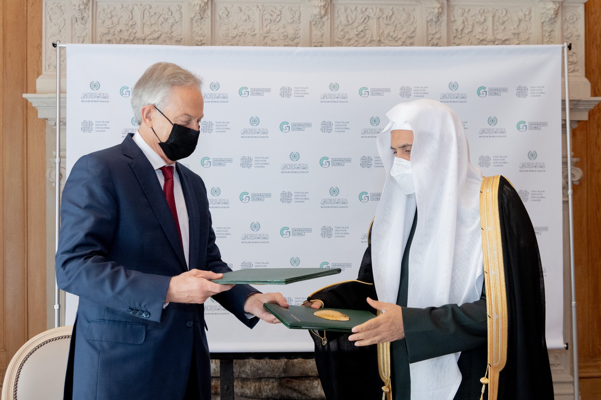 معالي الشيخ د. محمد العيسى‬⁩ يلتقي اليوم رئيس الوزراء البريطاني السابق السيد توني بلير