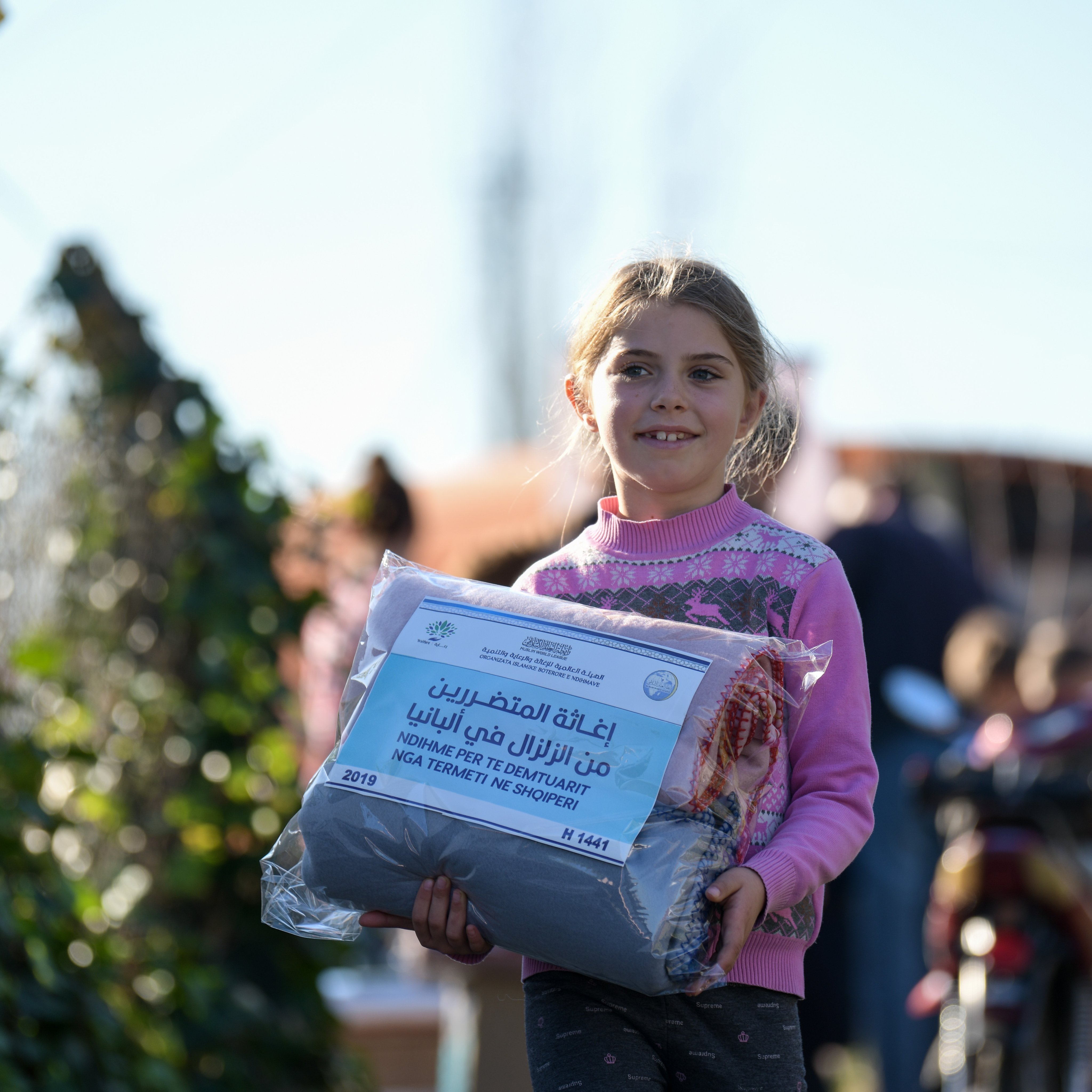 La Charte De La Mecque souligne qu’il est de la plus haute responsabilité des États et des organisations internationales de veiller au bien-être des enfants, à leur santé et éducation. La LIM a parrainé des projets à travers le monde pour soutenir les enfants dans le besoin.