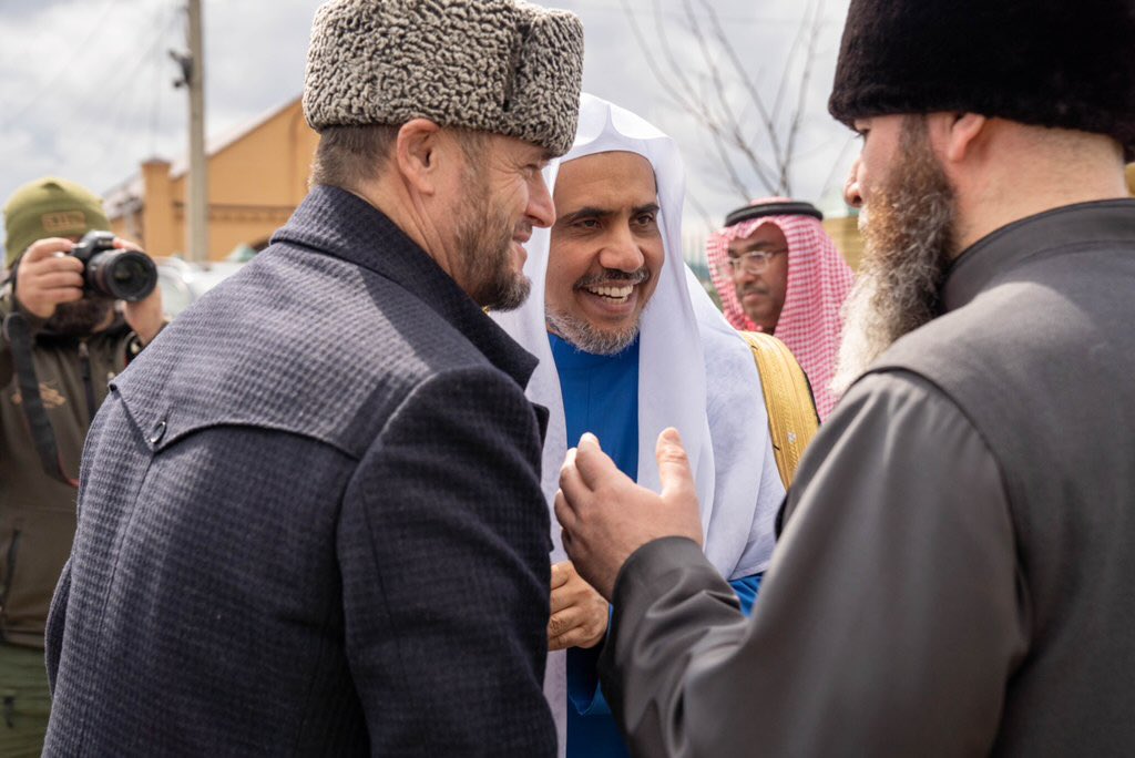 صور من مؤتمر رابطة العالم الإسلامي في موسكو وجلسته الاختتامية في غروزني، ويظهر في الصورة الأولى فخامة الرئيس الشيشاني السيد رمضان قاديروف محتفياً بضيوفه: