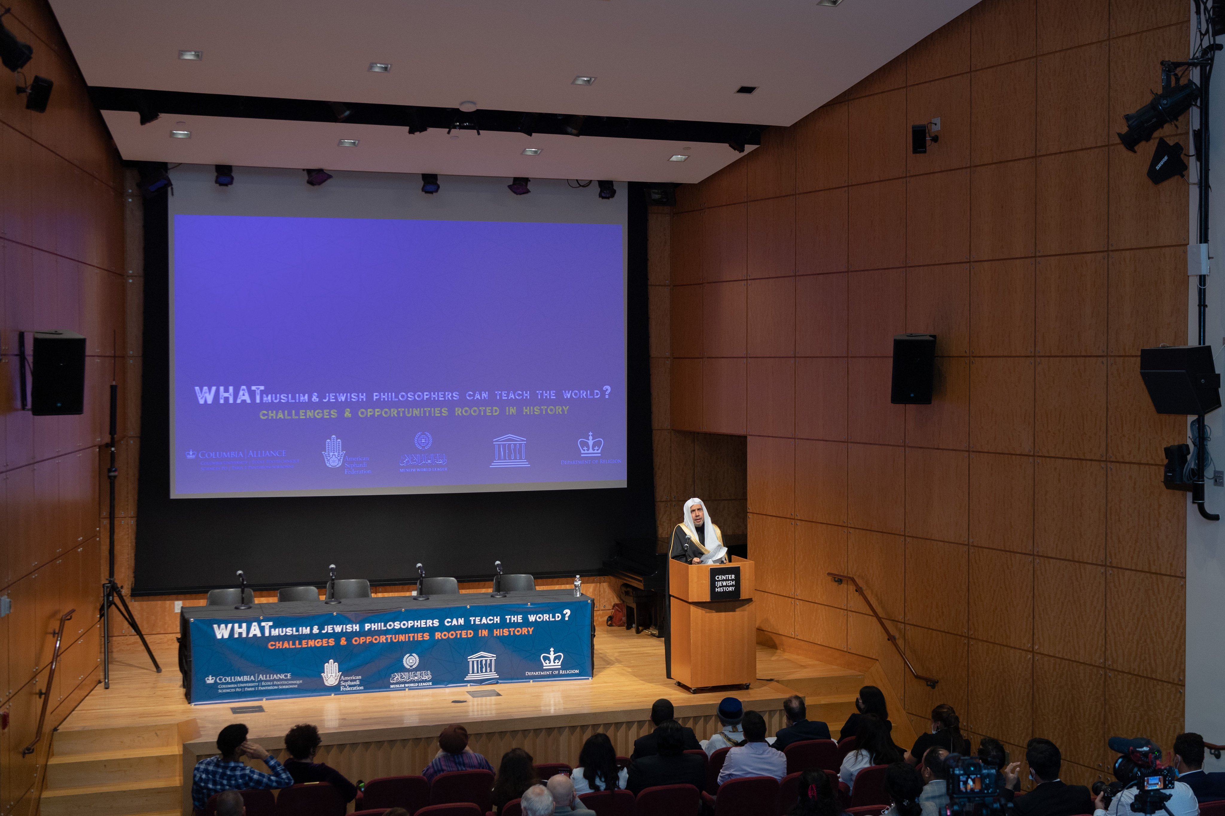 In cooperation with UNESCO, Columbia University, and American Sephardi Federation, the Muslim World League organized a forum on Islamic values and shared religious philosophies