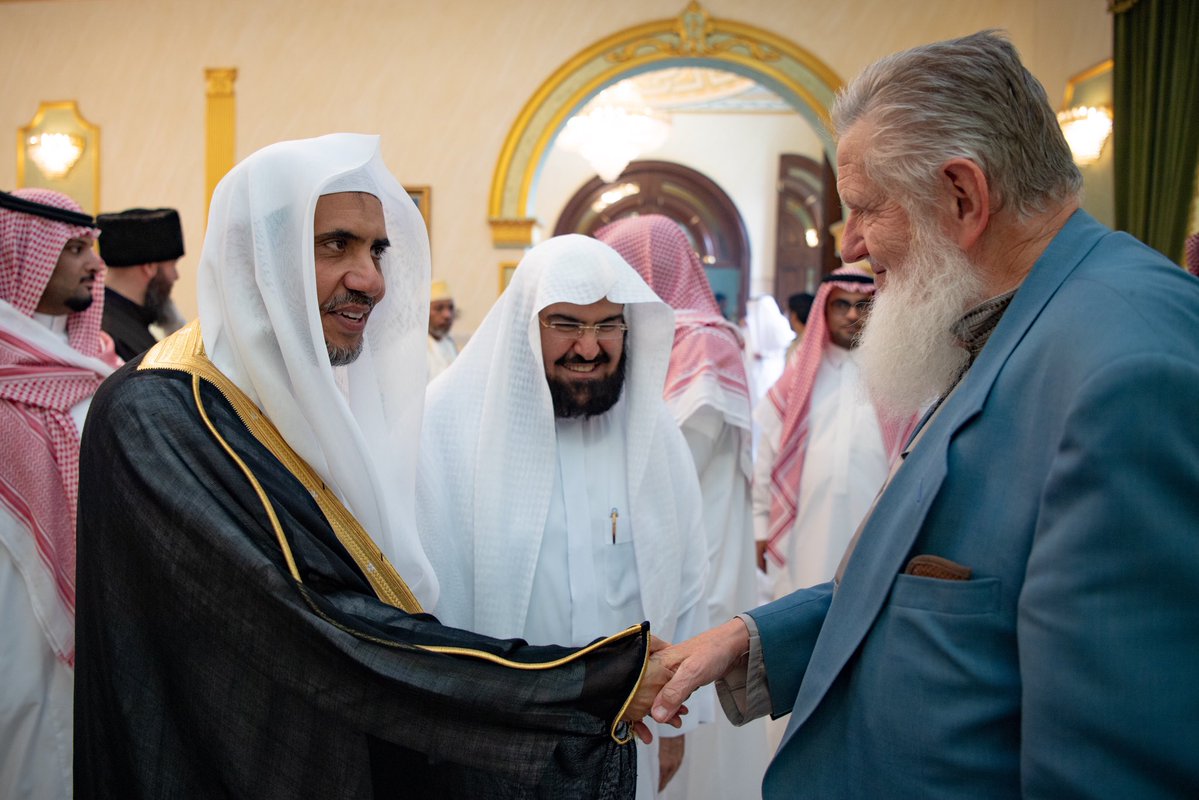 ‫معالي الشيخ د.عبدالرحمن السديس يحتفي بأصحاب السماحة والفضيلة والمعالي رئيس وأعضاء المجلس الأعلى لـرابطة العالم الإسلامي‬