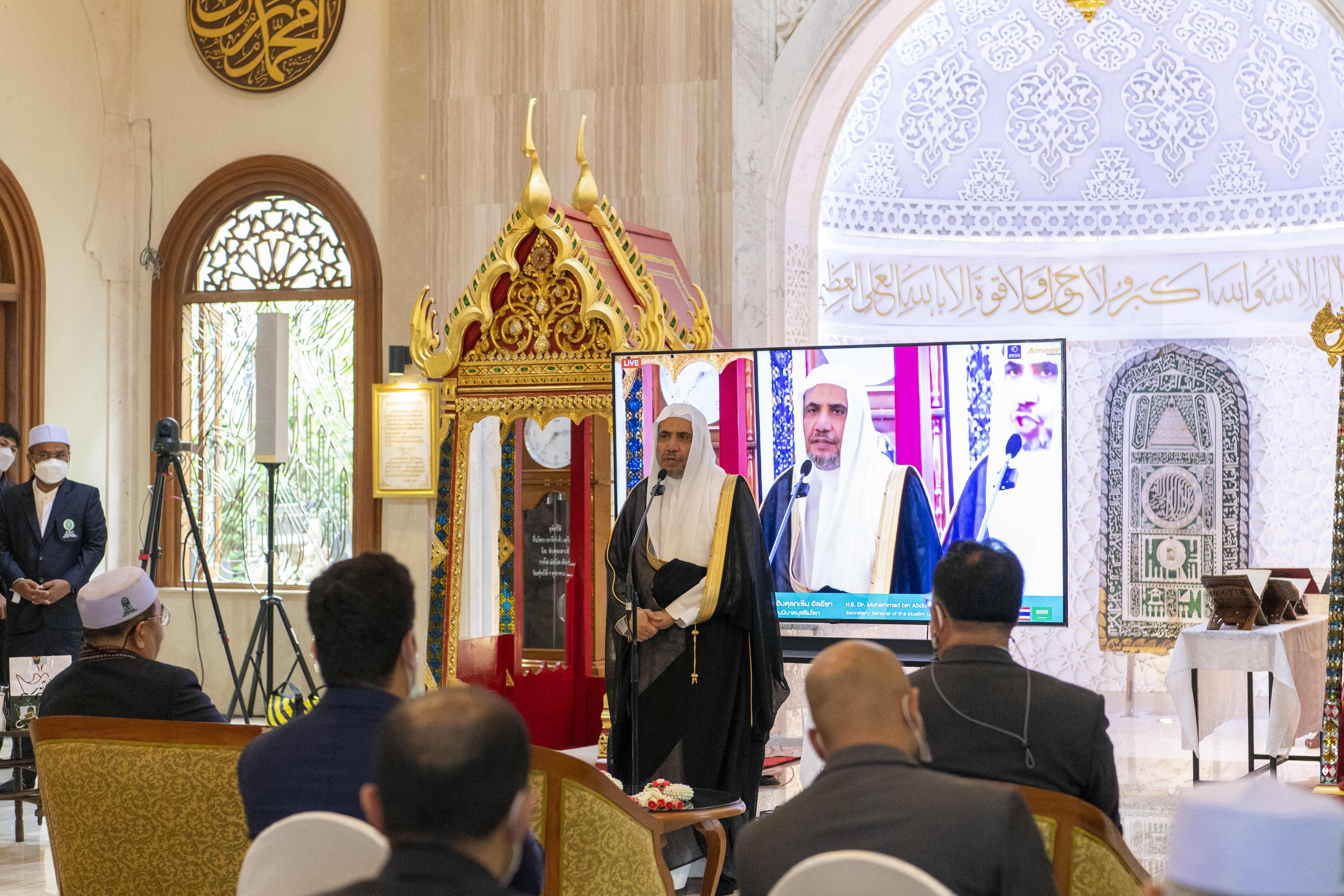 Mohammad Alissa a visité la mosquée Tun Son à Bangkok qui est considérée comme la plus ancienne mosquée du Royaume de Thaïlande construite en 1610 après JC ; le SG y a rencontré des cheikhs et des imams, afin d’échanger sur des sujets d’intérêt commun.