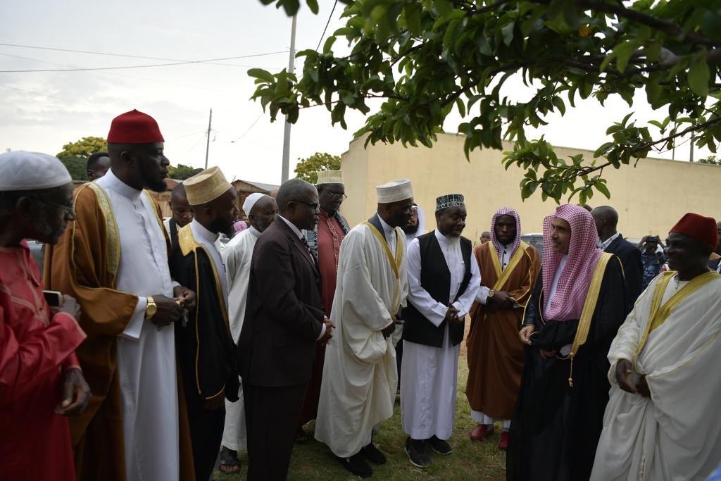 معالي أمين عام رابطة العالم الإسلامي⁩ الشيخ د.محمد العيسى⁩، يزور الجمعية الإسلامية في ⁧بوروندي⁩، ويلتقي بسماحة مفتي الجمهورية الشيخ صديق كاجندي، وجمع من العلماء والفقهاء الذين يعملون بمكاتب الجمعية في جميع أنحاء البلاد.