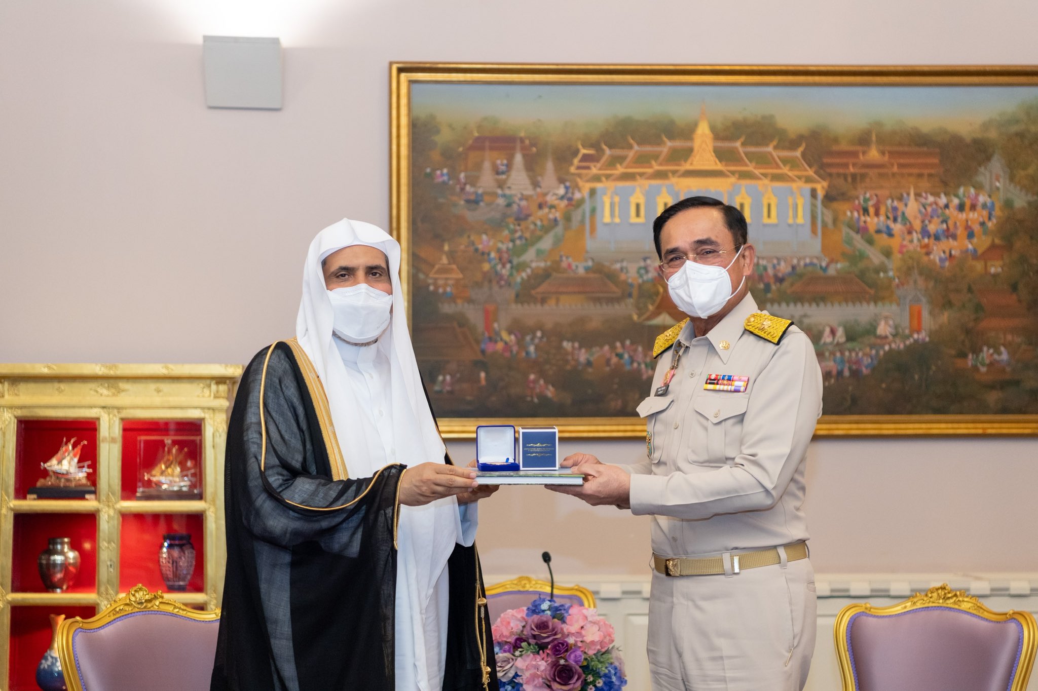 استقبل دولة رئيس الوزراء بمملكة تايلاند‬⁩ الجنرال برايوت تشا أوتشا في مقرّ رئاسة الحكومة معالي الشيخ د. محمد العيسى‬⁩