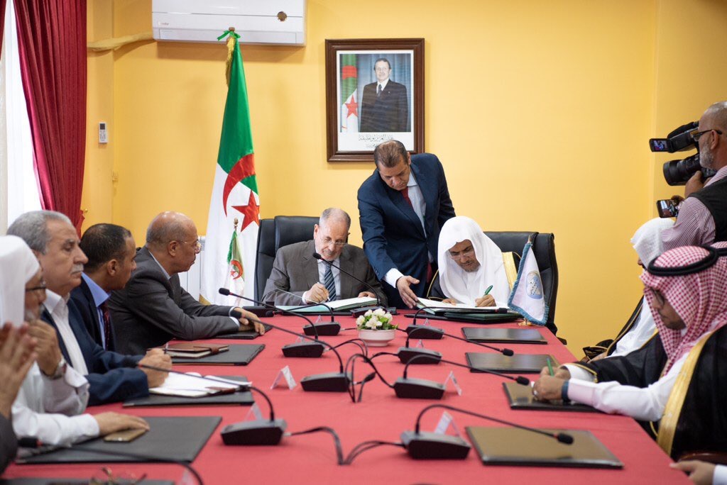 Signature d’accord de collaboration entre la Ligue Islamique Mondiale et le Haut Conseil Islamique d’Algérie 