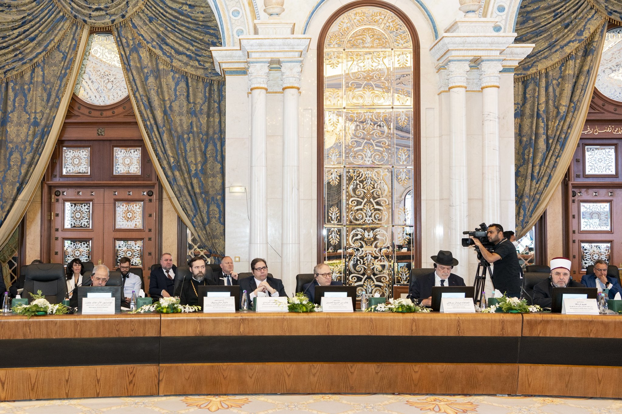 Le Forum Valeurs Communes Riyad est inspiré de la charte de Médine établie par le Prophète (paix sur lui) avec toutes les composantes de la société ; mettant en lumière la sagesse de l’Islam d’établir des relations avec tous.