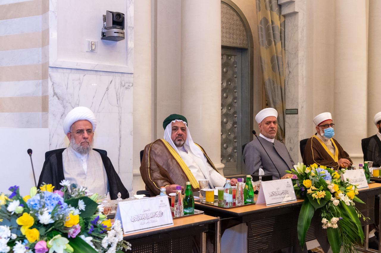 رابطہ عالم اسلامی نے حرم شریف کے سائے میں ایک تاریخی فورم میں تمام عراقی مراجع کو ایک ساتھ جمع کیا