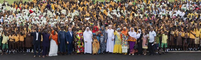 Il existe de nombreuses fausses idées concernant le statut des femmes en islam. Le Coran considère les femmes comme égales aux hommes. Elles sont nos mères, nos sœurs, nos filles et épouses.