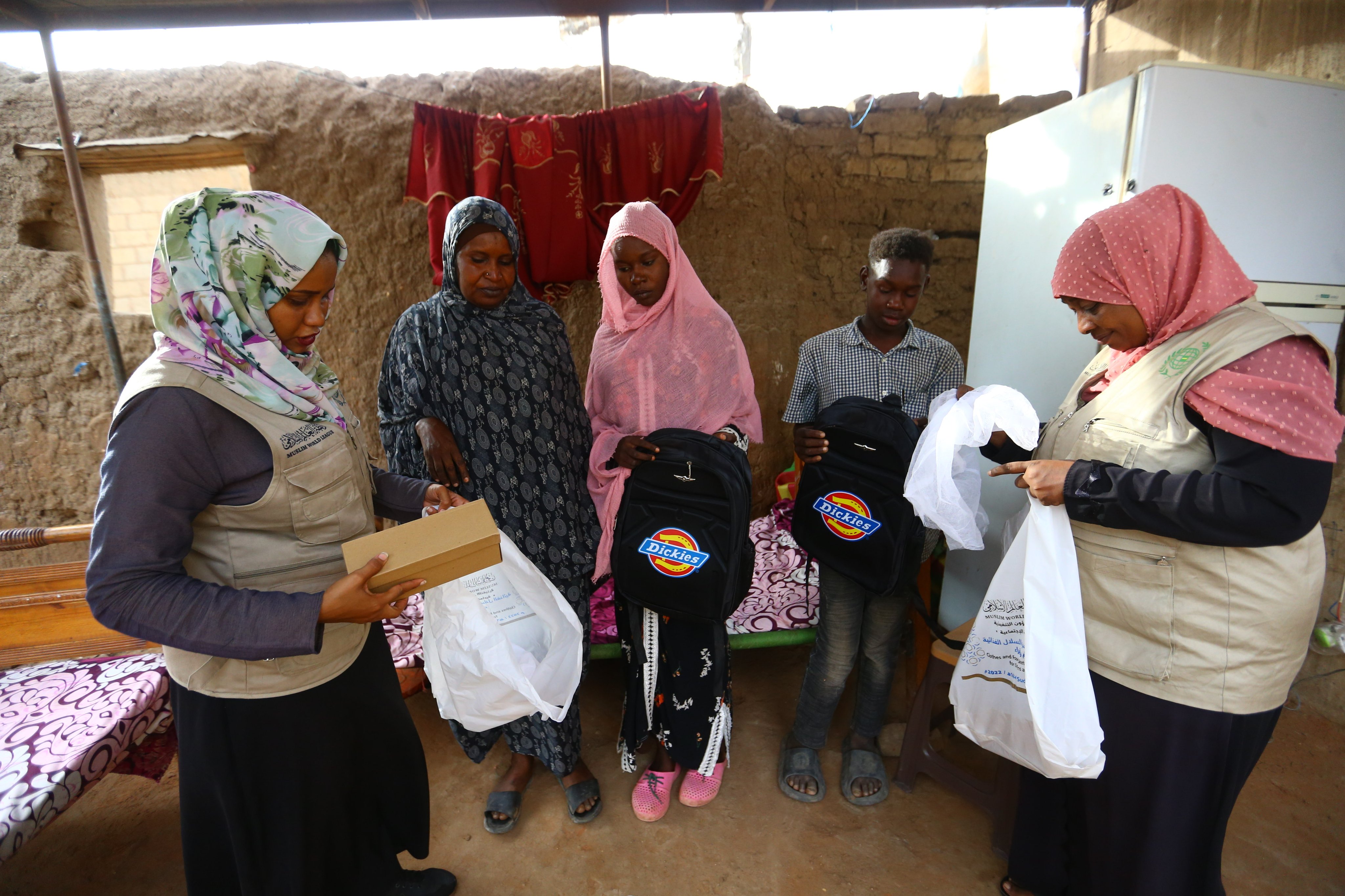 انطلاق الحملة الأولى من البرامج الإغاثية والغذائية في السودان