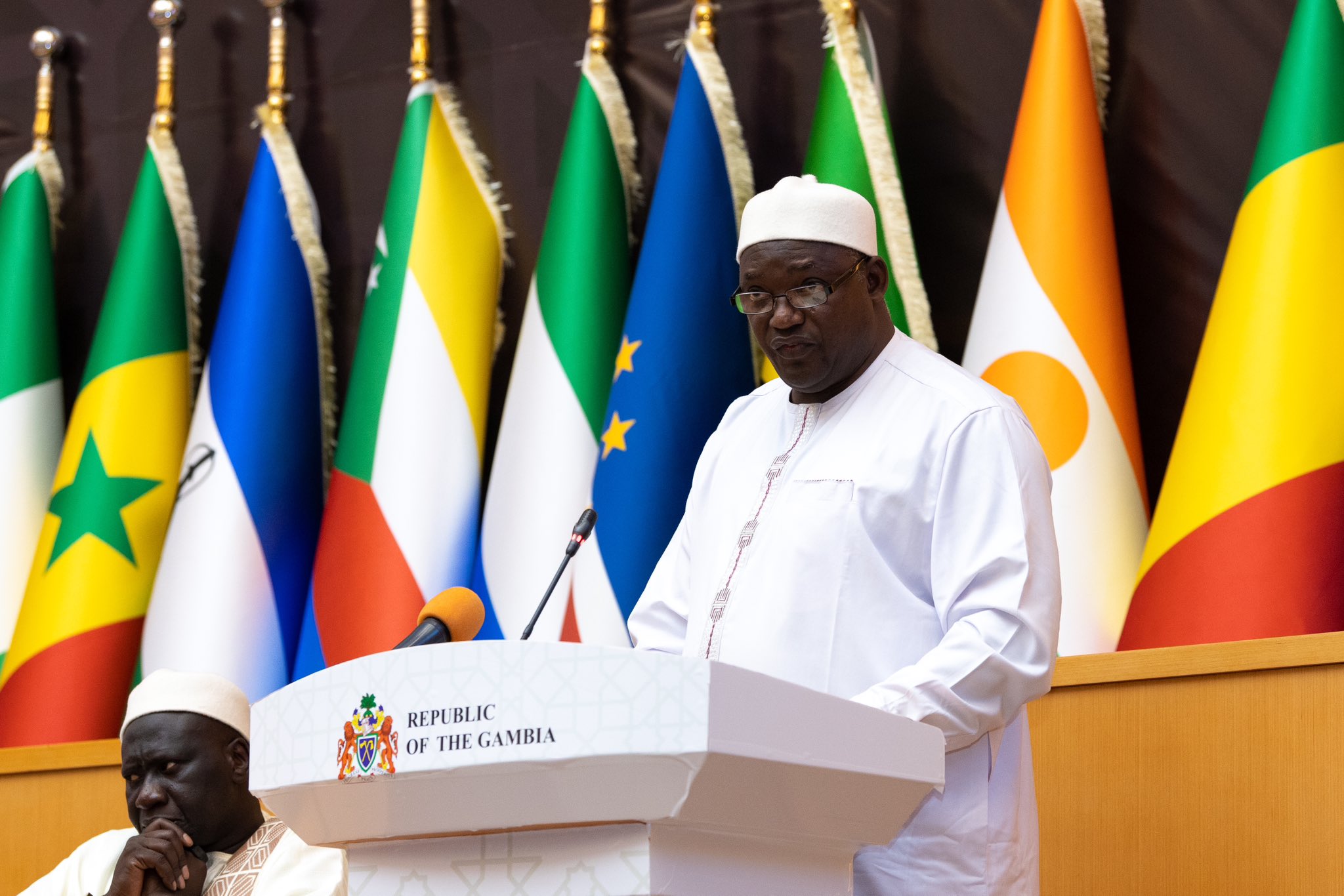 معالي الأمين العام الشيخ د.محمد العيسى يفتتح في العاصمة بانغول "المؤتمر التاريخي لعلماء المسلمين بأفريقيا"