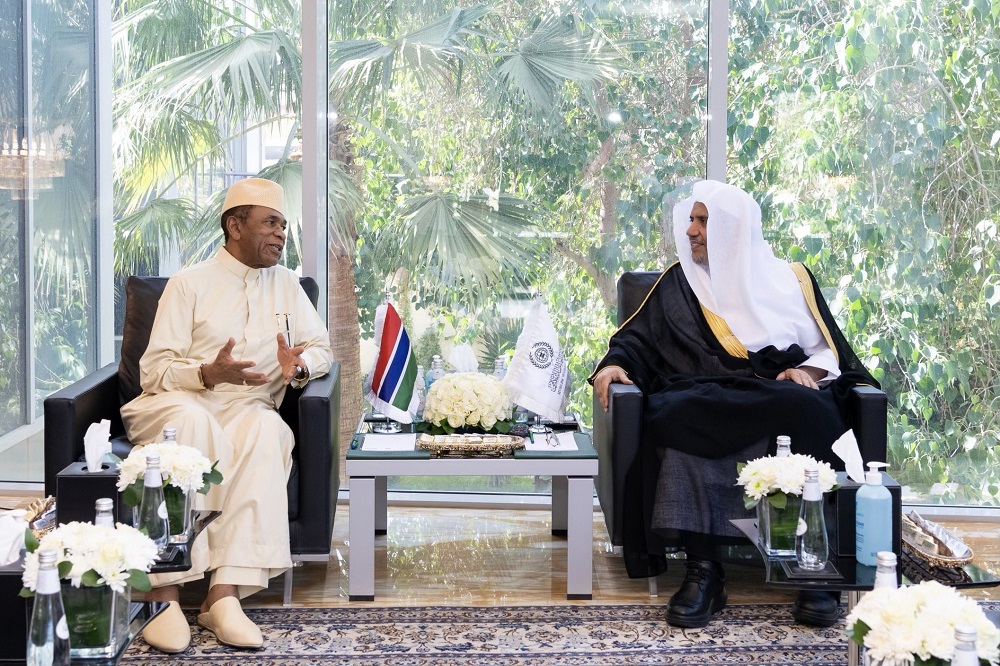 His Excellency Sheikh Dr. Mohammad Al-Issa, the Secretary-General of the MWL and Chairman of the Organization of Muslim Scholars, met with His Excellency Mr. Omar Gibril Sallah, the ambassador of Gambia to the Kingdom of Saudi Arabia