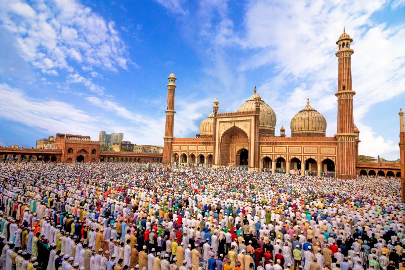 معالي الأمين العام رئيس هيئة علماء المسلمين فضيلة الشيخ د. ⁧‫محمد العيسى‬⁩ إماماً وخطيباً في الجامع الكبير بالعاصمة الهندية نيودلهي