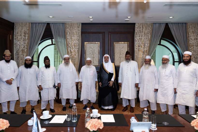 التقى معالي الأمين العام، رئيس هيئة علماء المسلمين، فضيلة الشيخ د. ⁧‫محمد العيسى‬⁩ في العاصمة الهندية نيودلهي، فضيلةَ رئيس جمعية علماء الهند الشيخ أرشد مدني، والوفدَ المرافق له