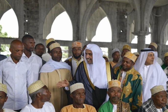 Dans le cadre de sa mission umanitaire , la LIM fournit une aide sanitaire essentielle en soutien aux #Comores. https://t.co/x38UWgNc6X