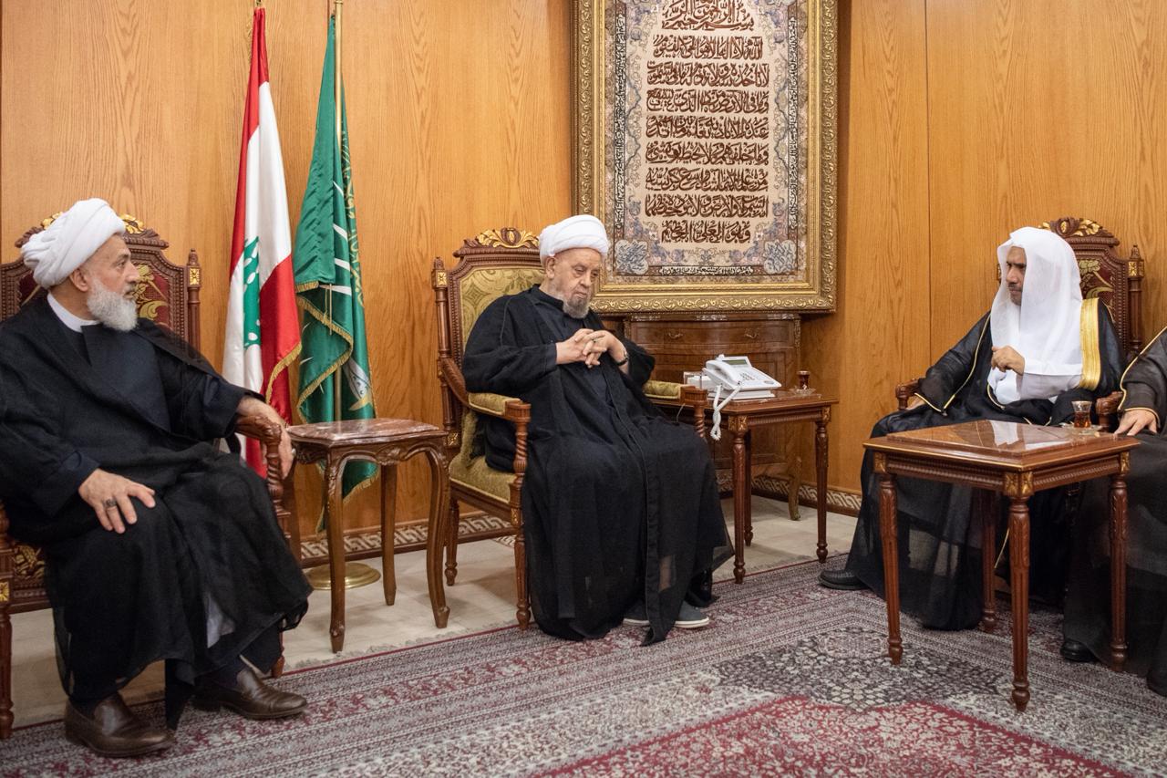 الشيخ عبدالأمير قبلان خلال استقباله د.العيسى