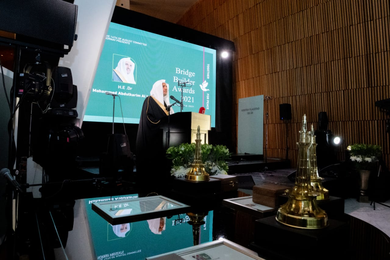 Award Committee: Dr. Al-Issa has done an exceptional job in bridging the relationship between followers of religions and civilizations