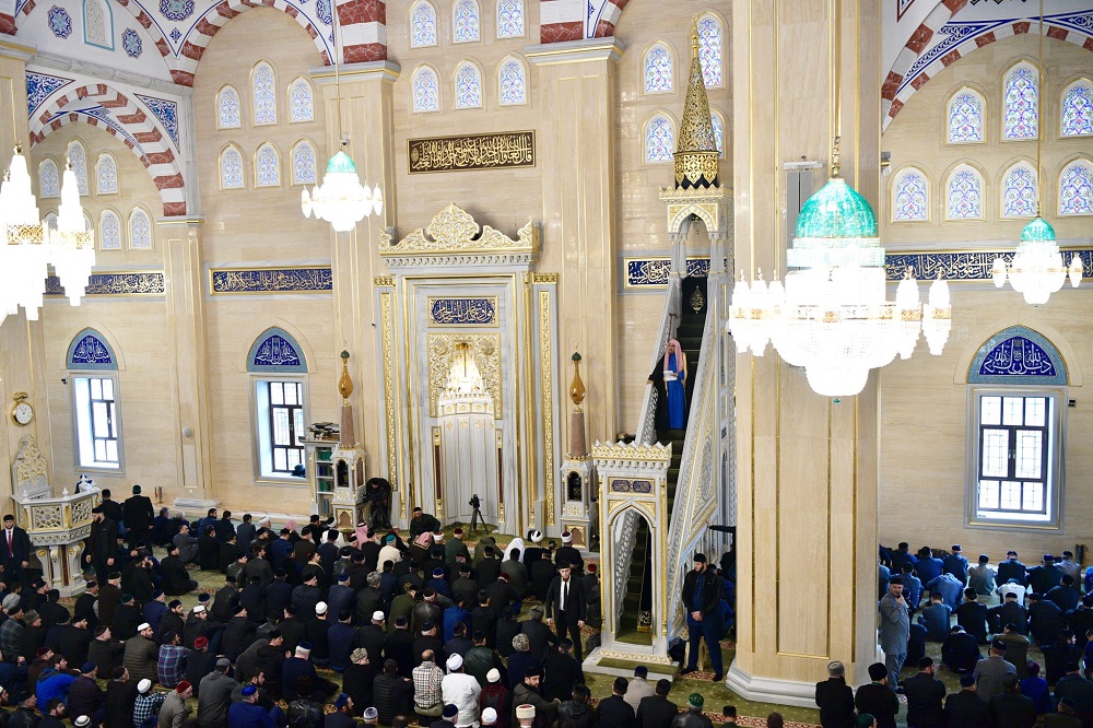 D. Mohammad Alissa faisant le sermon du Vendredi à la grande mosquée de Grozny en République Tchétchène