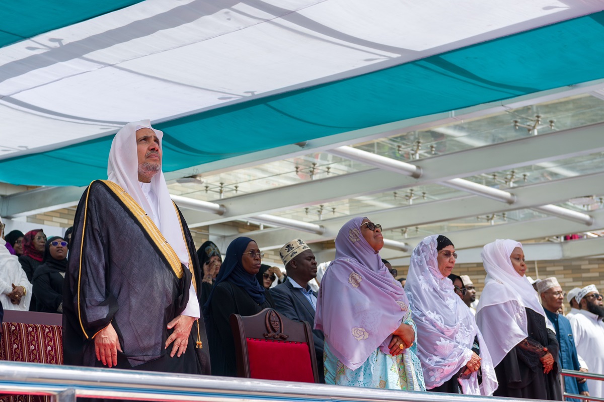 أفريقيا تشهد مبادراتٍ "قرآنية" تاريخيّة أطلقَتْها رابطة العالم الإسلامي بحضور معالي الأمين العام، رئيس هيئة علماء المسلمين، فضيلة الشيخ د. محمد العيسى صُحبةَ فخامةِ رئيسة جمهورية تنزانيا الاتحادية، د. سامية صولوحو، تزامناً مع "جائزة تنزانيا الدولية للقرآن الكريم للفتيات".