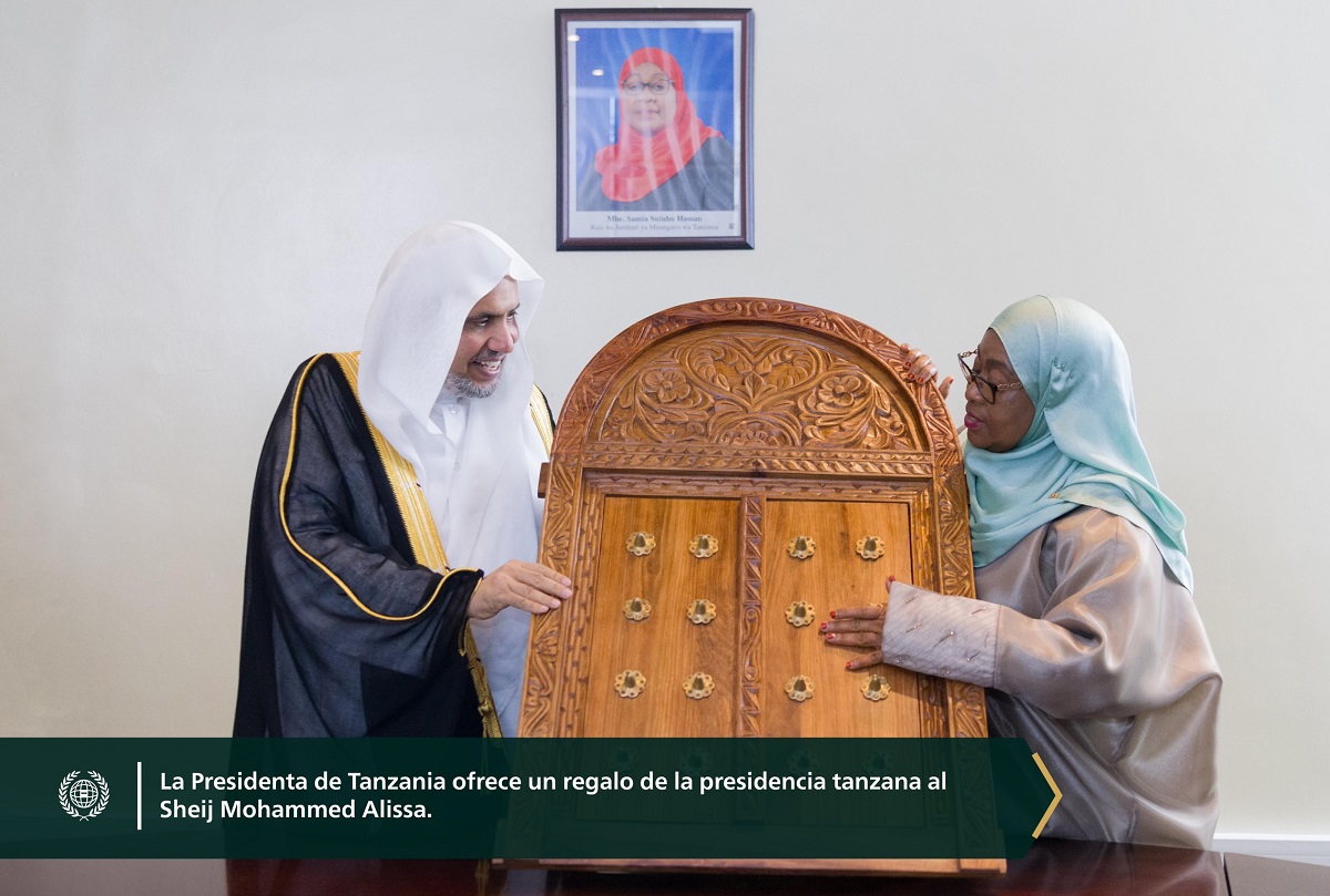 Ella elogió el papel internacional y humanitario de la Liga del Mundo Islámico en países con diversidad religiosa y étnica.