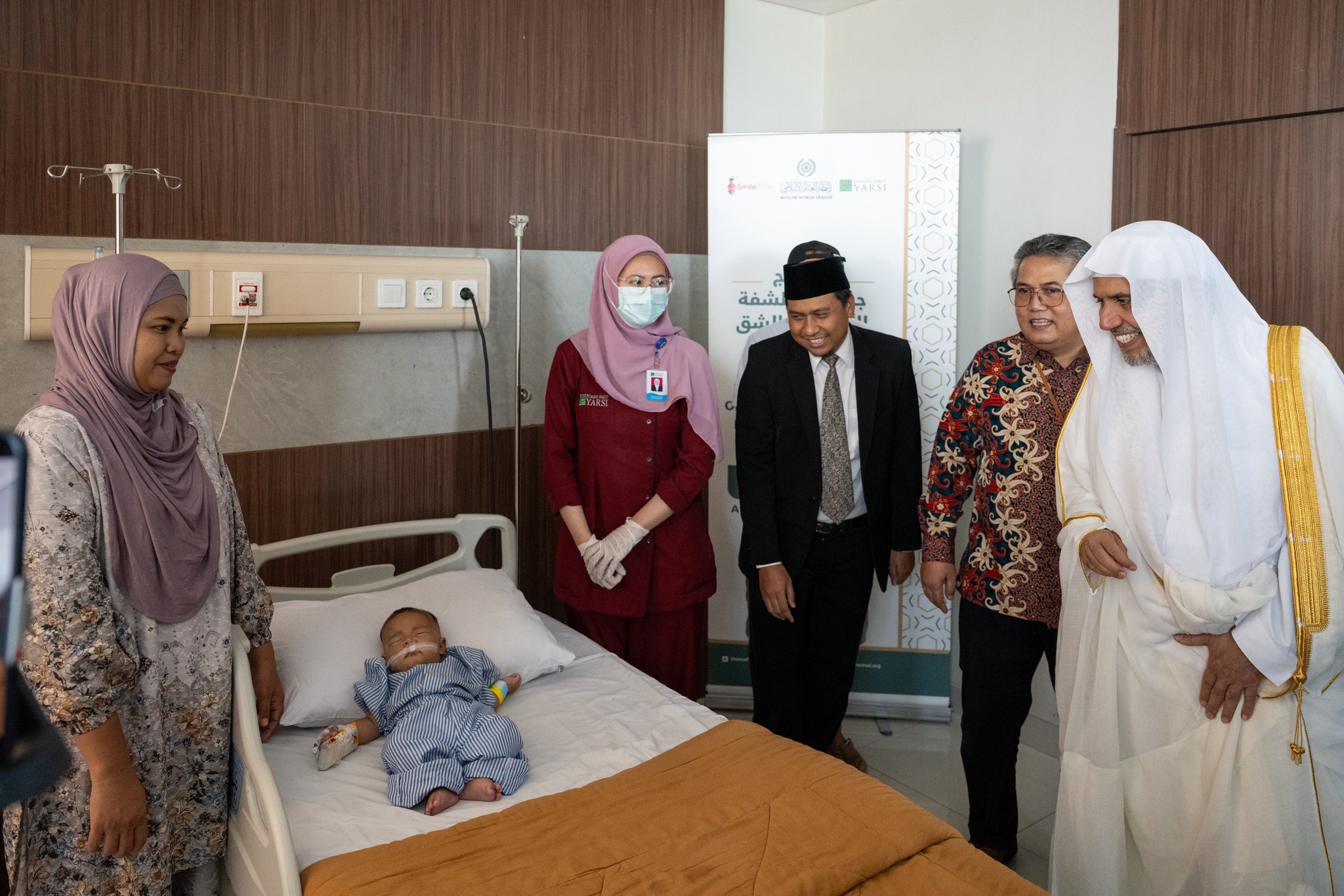 Yang Mulia Syekh Dr. Mohammed Al-Issa, meninjau sejumlah program kesehatan LMD di beberapa rumah sakit di Indonesia