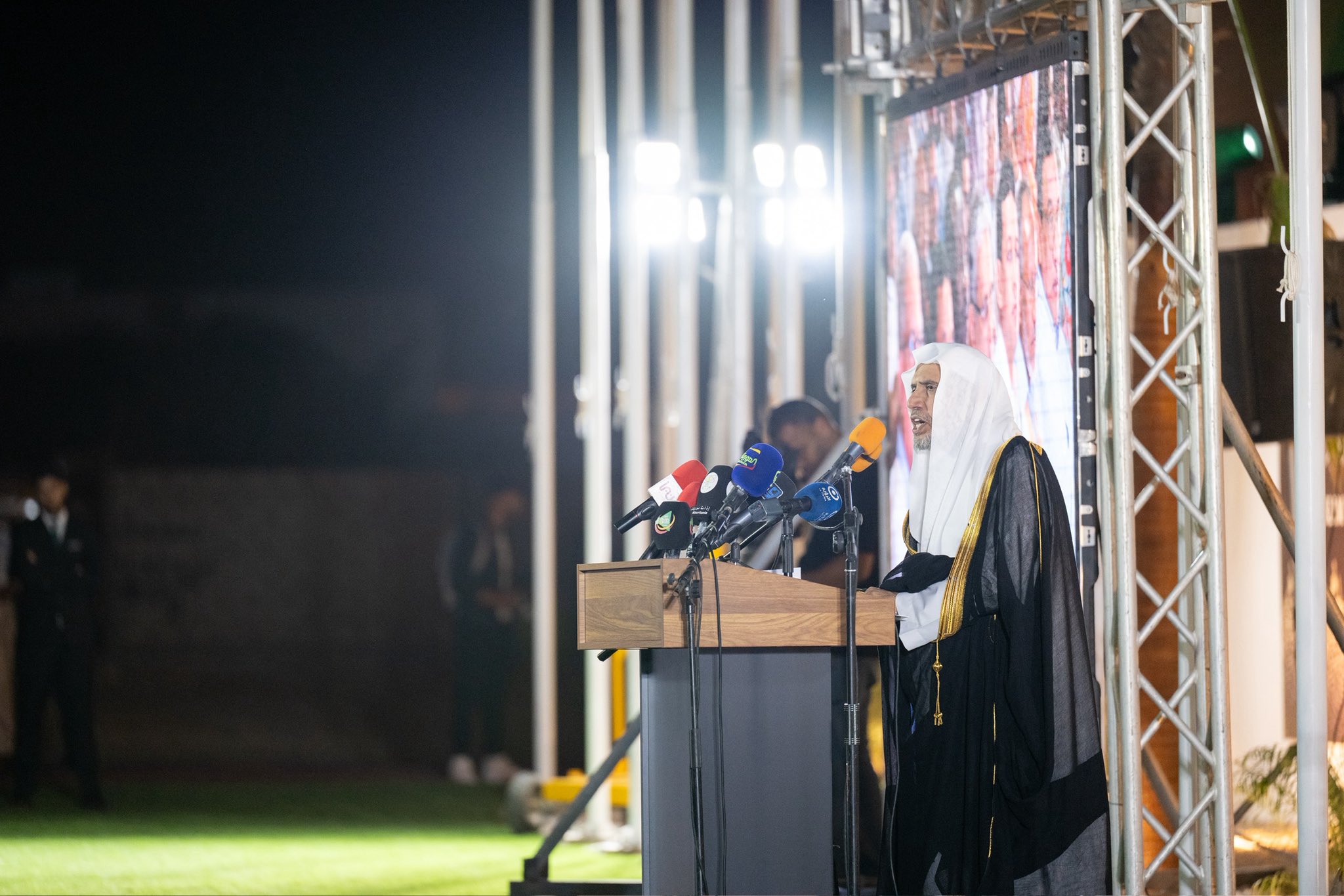 معالي الأمين العام، رئيس هيئة علماء المسلمين، المشرف العام على متاحف السيرة النبوية والحضارة الإسلامية، فضيلة الشيخ د.⁧‫#محمد_العيسى‬⁩ ⁦‪@MhmdAlissa‬⁩، في كلمته في حفل افتتاح المتحف الدوليّ للسيرة النبوية بنواكشوط: ‏"للمتحف -بإشراف ⁧‫#رابطة_العالم_الإسلامي‬⁩- عنايةٌ بدلائل النبوة بخاصةٍ، ودلائل الإيمان بعامّة، كما له عنايةٌ بالتصدّي للشبهات، أيًّا كان مصدرُها وباعثُها".