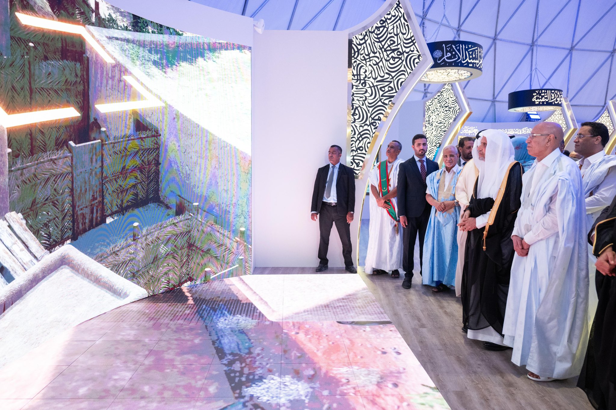 معالي الأمين العام، رئيس هيئة علماء المسلمين، المشرف العام على متاحف السيرة النبوية والحضارة الإسلامية، فضيلة الشيخ د.⁧‫#محمد_العيسى‬⁩ ⁦‪@MhmdAlissa‬⁩، في كلمته في حفل افتتاح المتحف الدوليّ للسيرة النبوية بنواكشوط: ‏"للمتحف -بإشراف ⁧‫#رابطة_العالم_الإسلامي‬⁩- عنايةٌ بدلائل النبوة بخاصةٍ، ودلائل الإيمان بعامّة، كما له عنايةٌ بالتصدّي للشبهات، أيًّا كان مصدرُها وباعثُها".