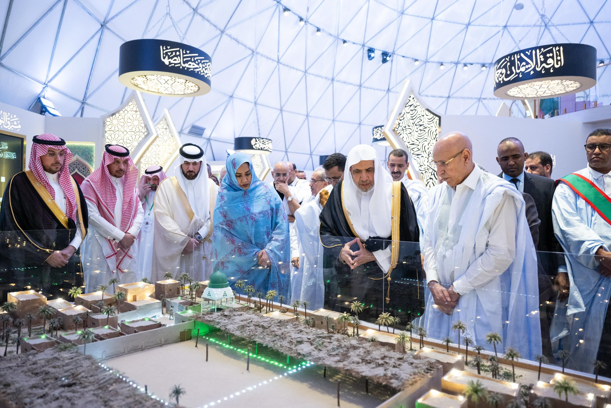 معالي الأمين العام، رئيس هيئة علماء المسلمين، المشرف العام على متاحف السيرة النبوية والحضارة الإسلامية، فضيلة الشيخ د.⁧‫#محمد_العيسى‬⁩ ⁦‪@MhmdAlissa‬⁩، في كلمته في حفل افتتاح المتحف الدوليّ للسيرة النبوية بنواكشوط: ‏"للمتحف -بإشراف ⁧‫#رابطة_العالم_الإسلامي‬⁩- عنايةٌ بدلائل النبوة بخاصةٍ، ودلائل الإيمان بعامّة، كما له عنايةٌ بالتصدّي للشبهات، أيًّا كان مصدرُها وباعثُها".