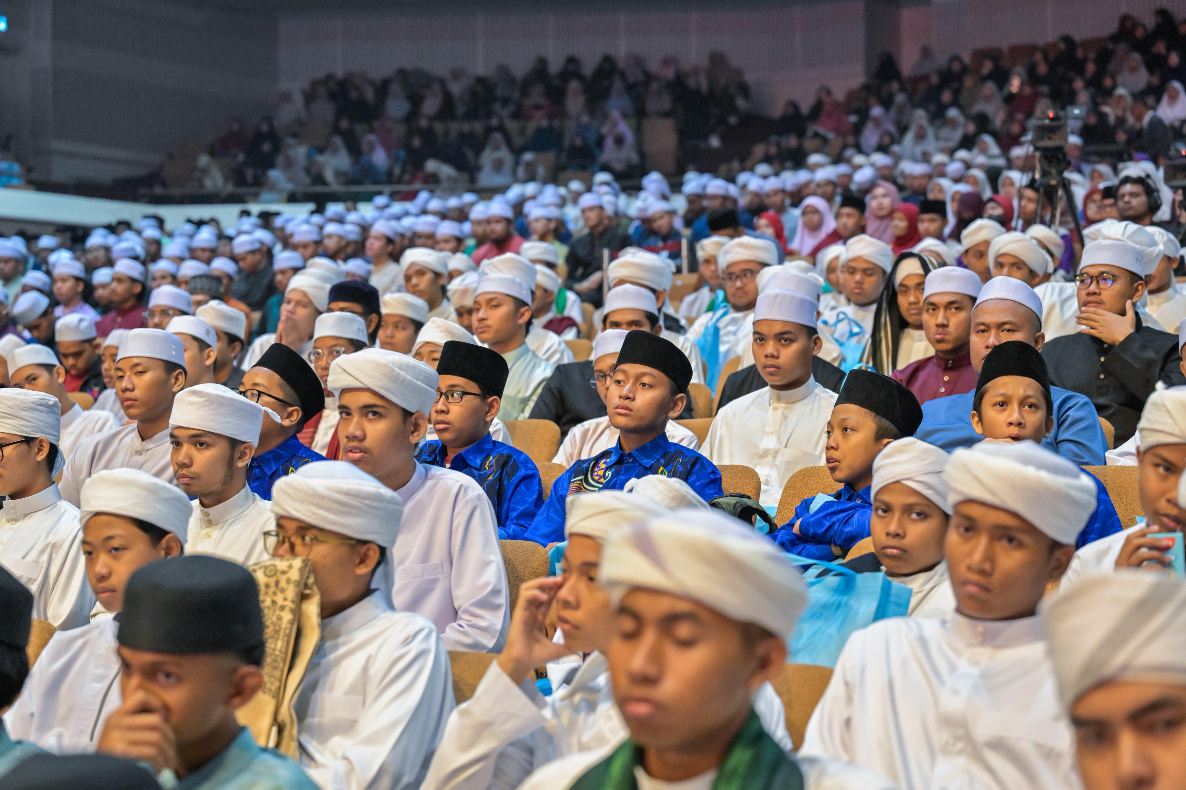 الأمين العام لرابطة العالم الإسلامي يختتم الملتقى العالمي للتصديق على الإجازات القرآنية وتكريم قُرّاء دُول آسيان
