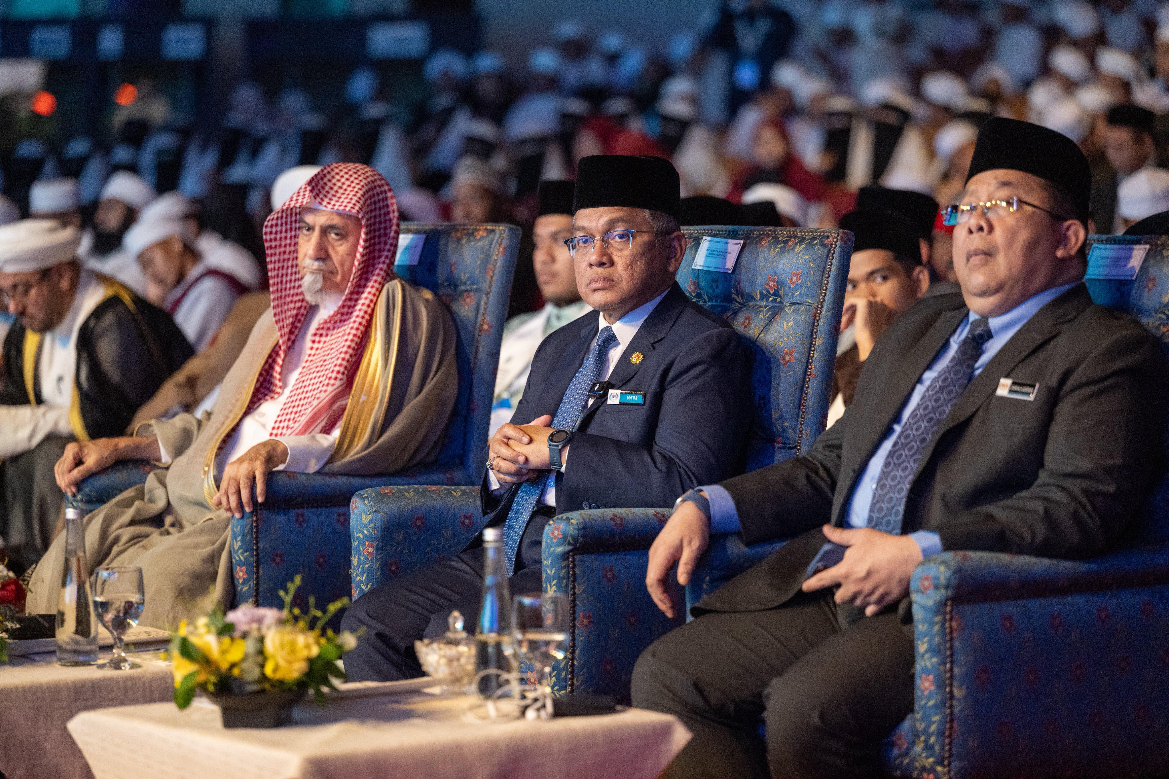 الأمين العام لرابطة العالم الإسلامي يختتم الملتقى العالمي للتصديق على الإجازات القرآنية وتكريم قُرّاء دُول آسيان