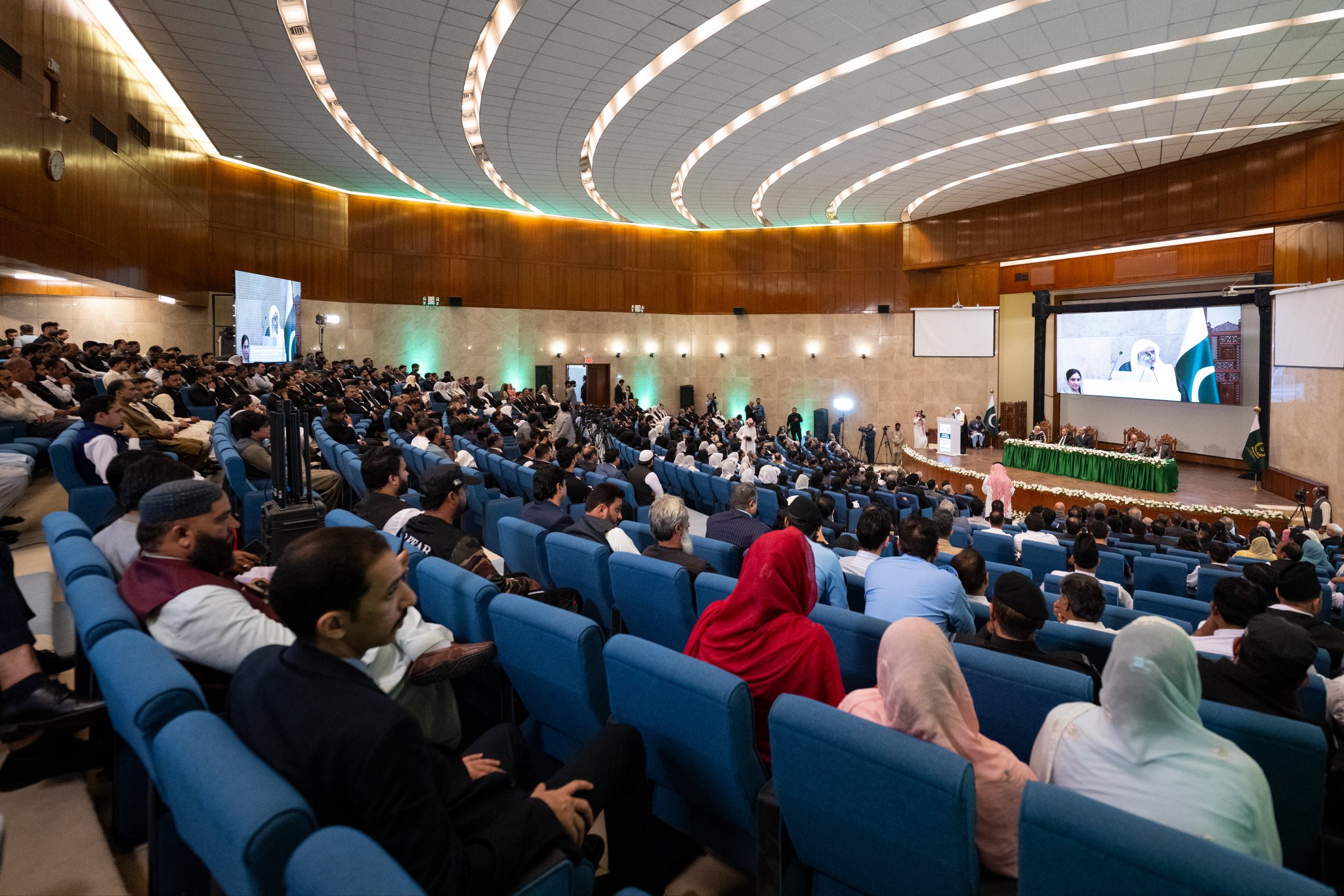 ‏ظُهرَ أمس في العاصمة الباكستانية "إسلام آباد"، والأول من نوعه في تاريخ المحكمة العليا الباكستانية: