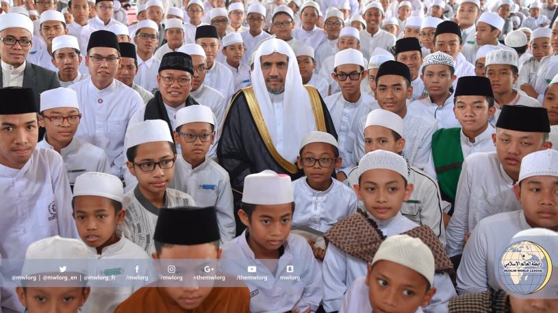 HE MWL SG meets during his current visit to Indonesia the students of Holy Quraan Memorization Schools