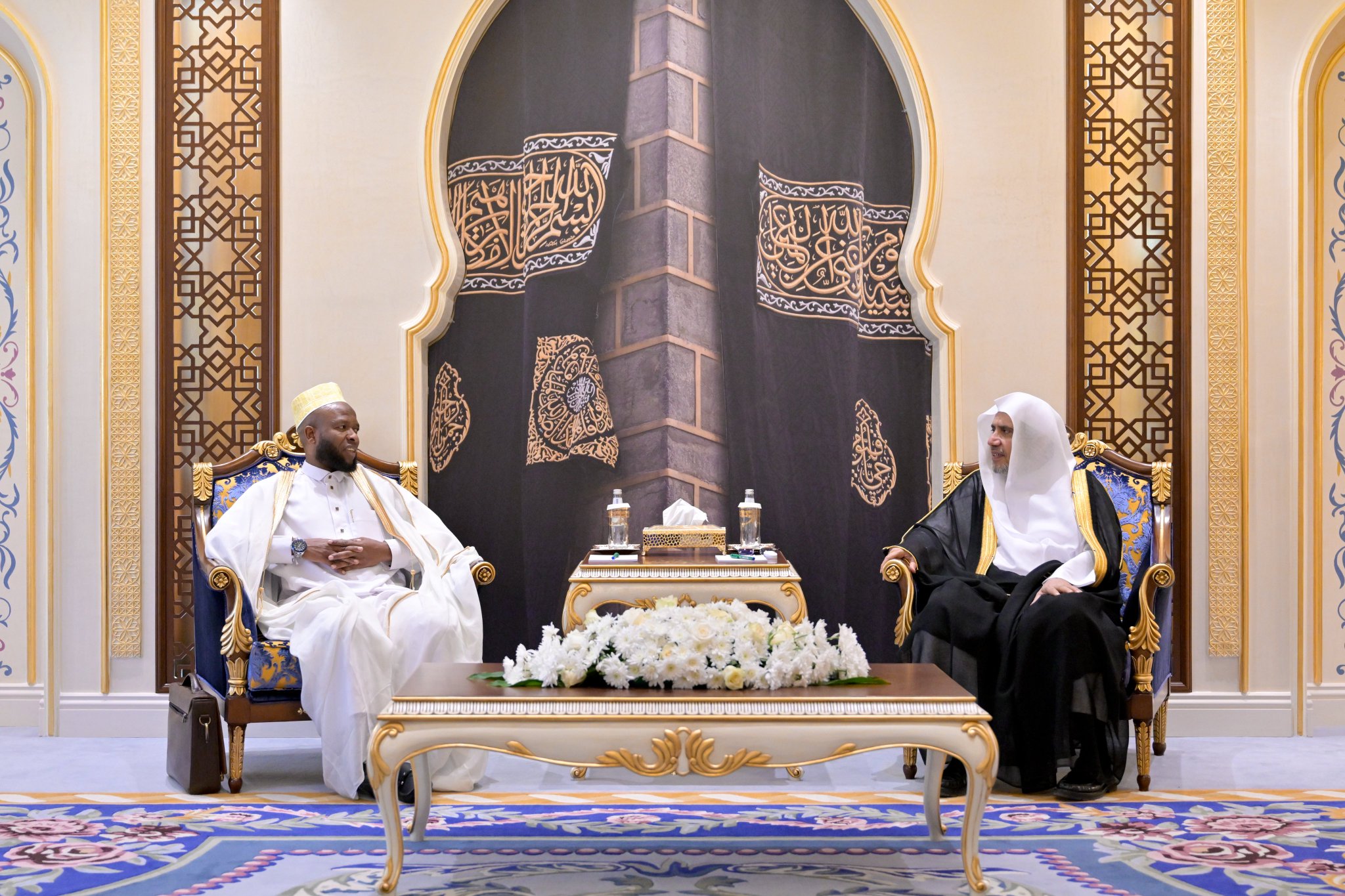 At his office in Makkah, H.E. Sheikh Dr. Mohammed Al-Issa, met wit the Grand Imam for Islamic Affairs and the Grand Mufti of the Republic of Burundih