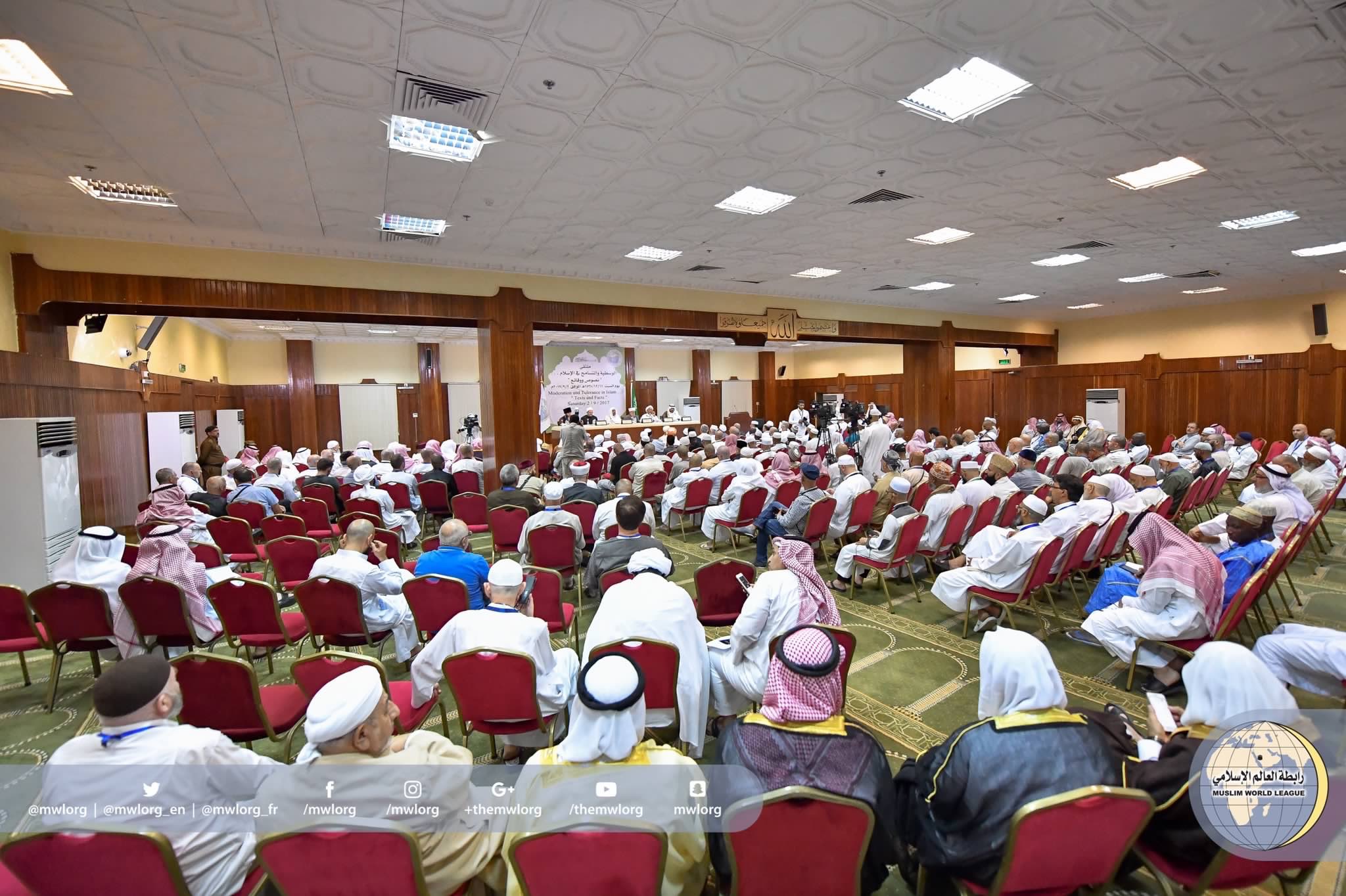 En présence de divers Muftis du monde musulman le colloque de la LIM"La modération et la tolérance, textes et réalité" à Mina