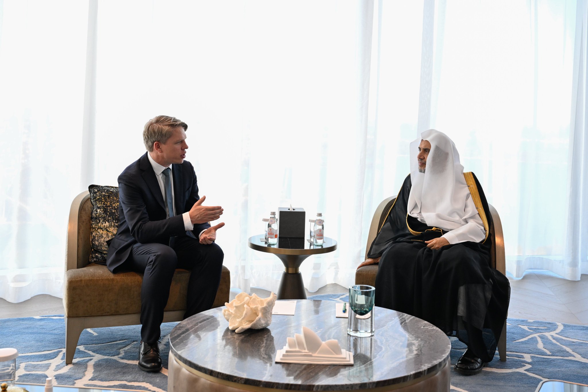 At his residence in Sydney, H.E. Sheikh Dr. Mohammed Al-Issa, Secretary-General, received H.E. Mr. Paul Erickson, National Secretary of the Labor Party