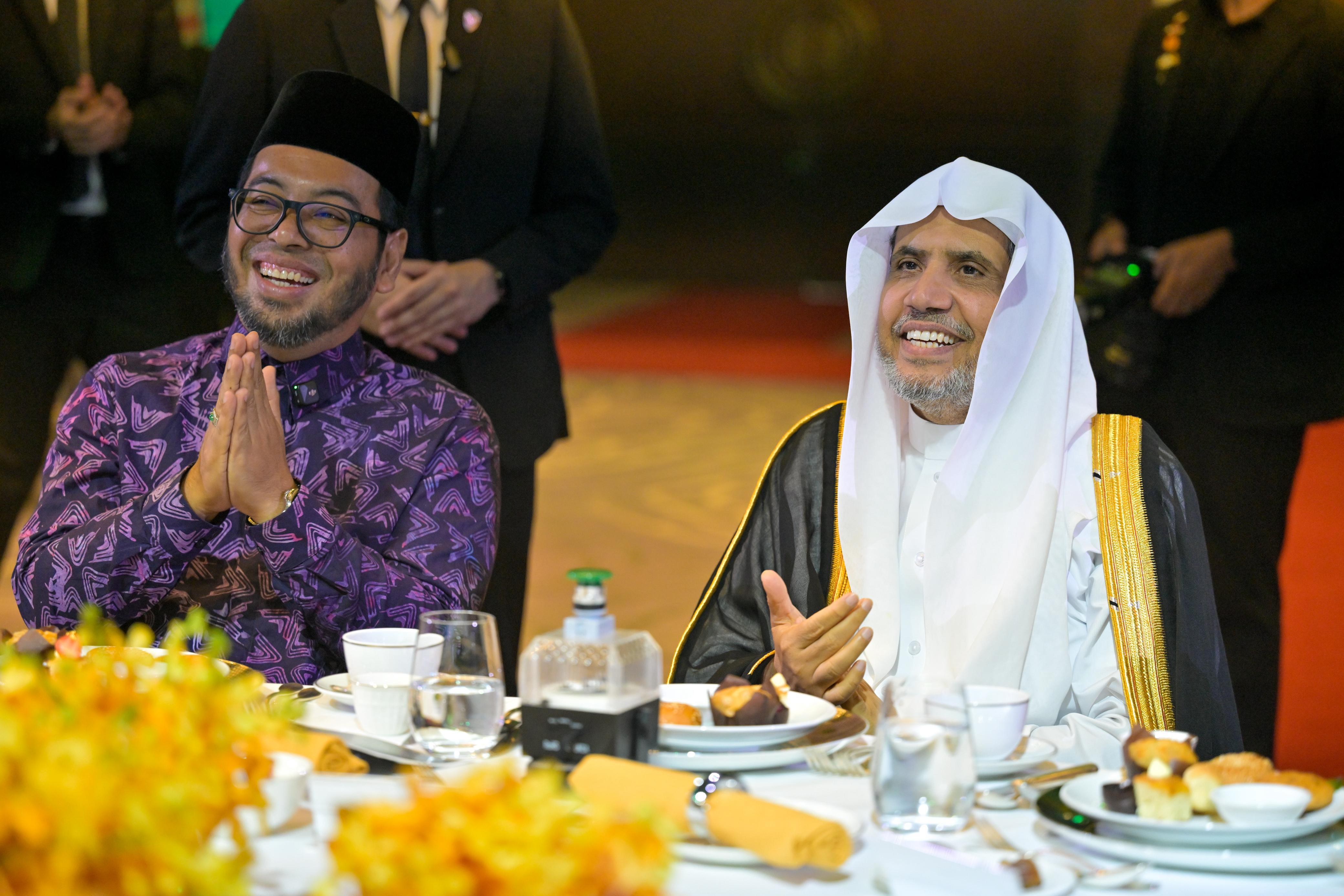 د. العيسى يدشِّن من ماليزيا المجلسَ العالميّ للإعجاز العلمي في القرآن والسُّنة، ويرعى الحفل الختامي لبرنامج ومسابقة "العلم والإيمان"