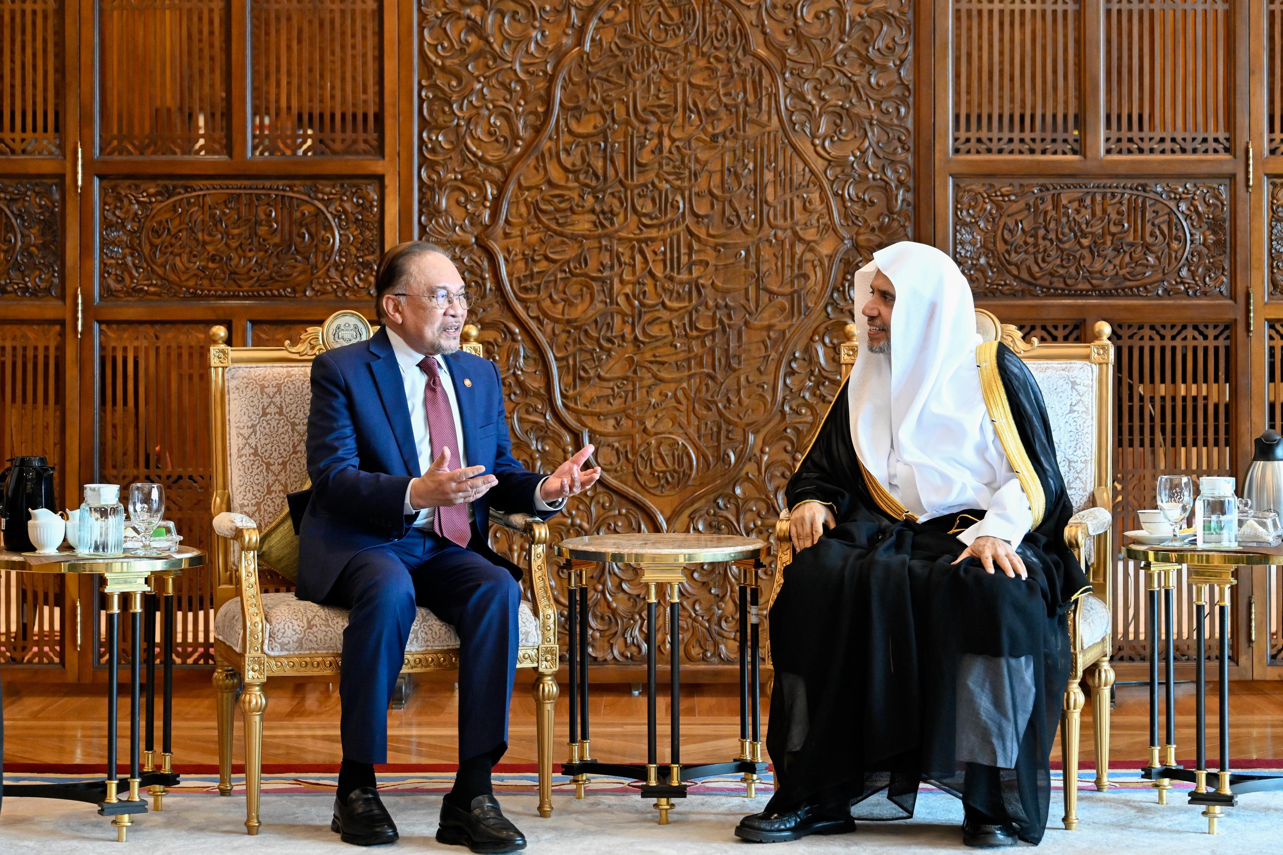 Prime Minister of Malaysia Receives Secretary-General of the Muslim World League