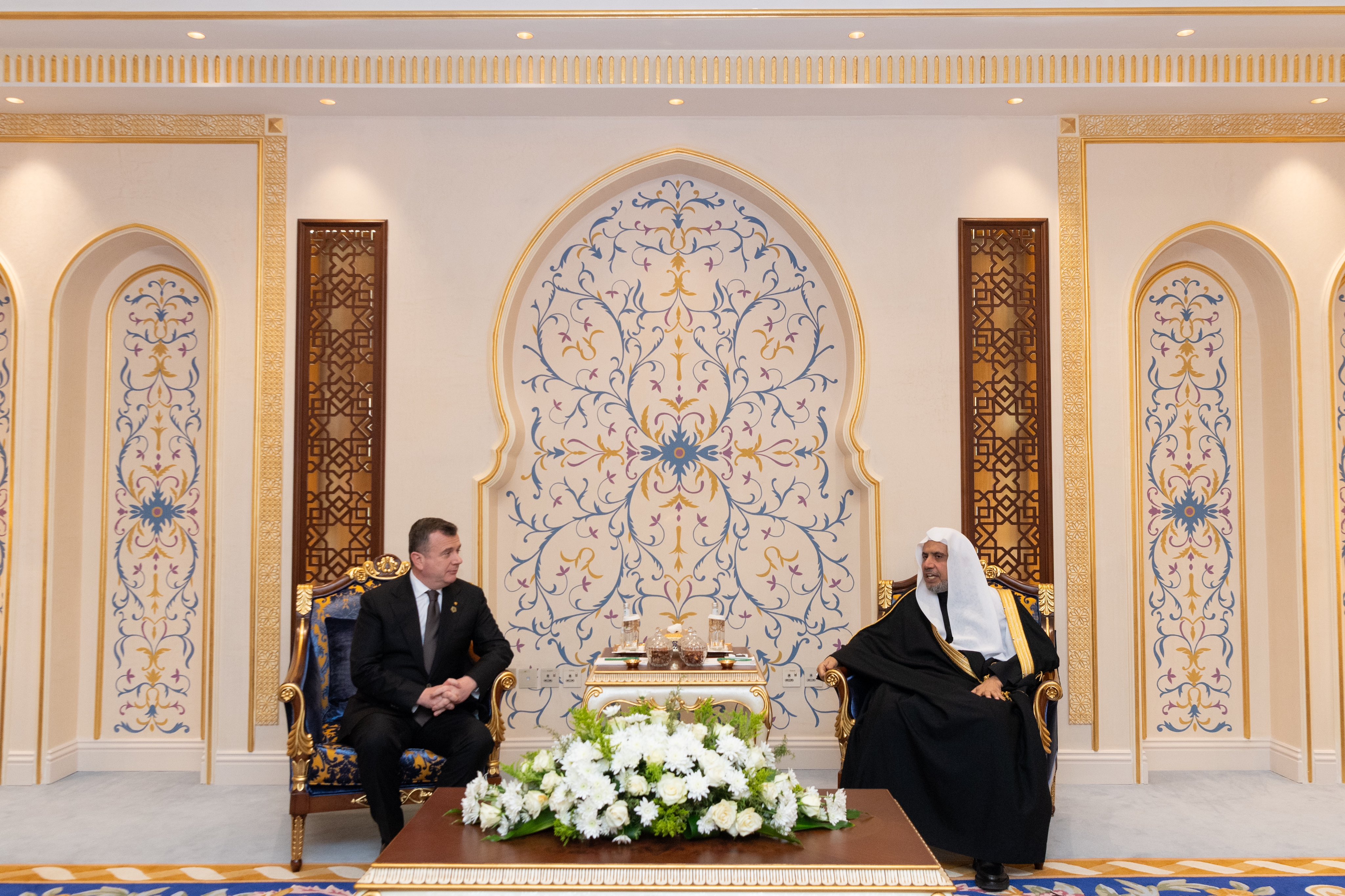 Le Secrétaire général, Président de l'Organisation des savants musulmans, cheikh Mohammed Al-Issa a reçu à La Mecque, le Ministre albanais de l'Intérieur, M. Taulant Balla,