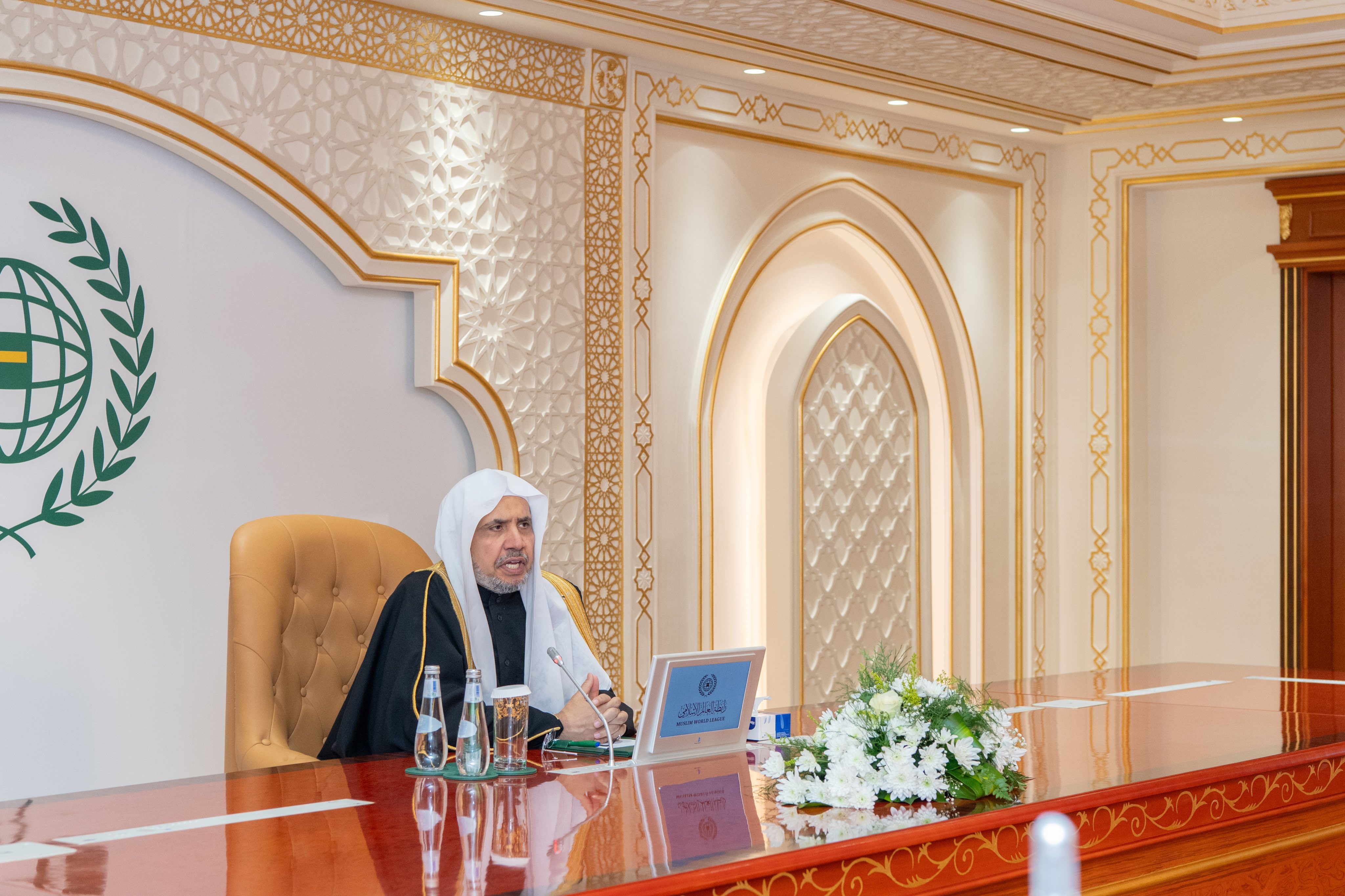 Le Secrétaire général, président de l'Organisation des savants musulmans, cheikh Mohammed Al-Issa, a reçu à La Mecque une délégation d’étudiants composée de membres des minorités musulmanes qui étudient dans les universités européennes.