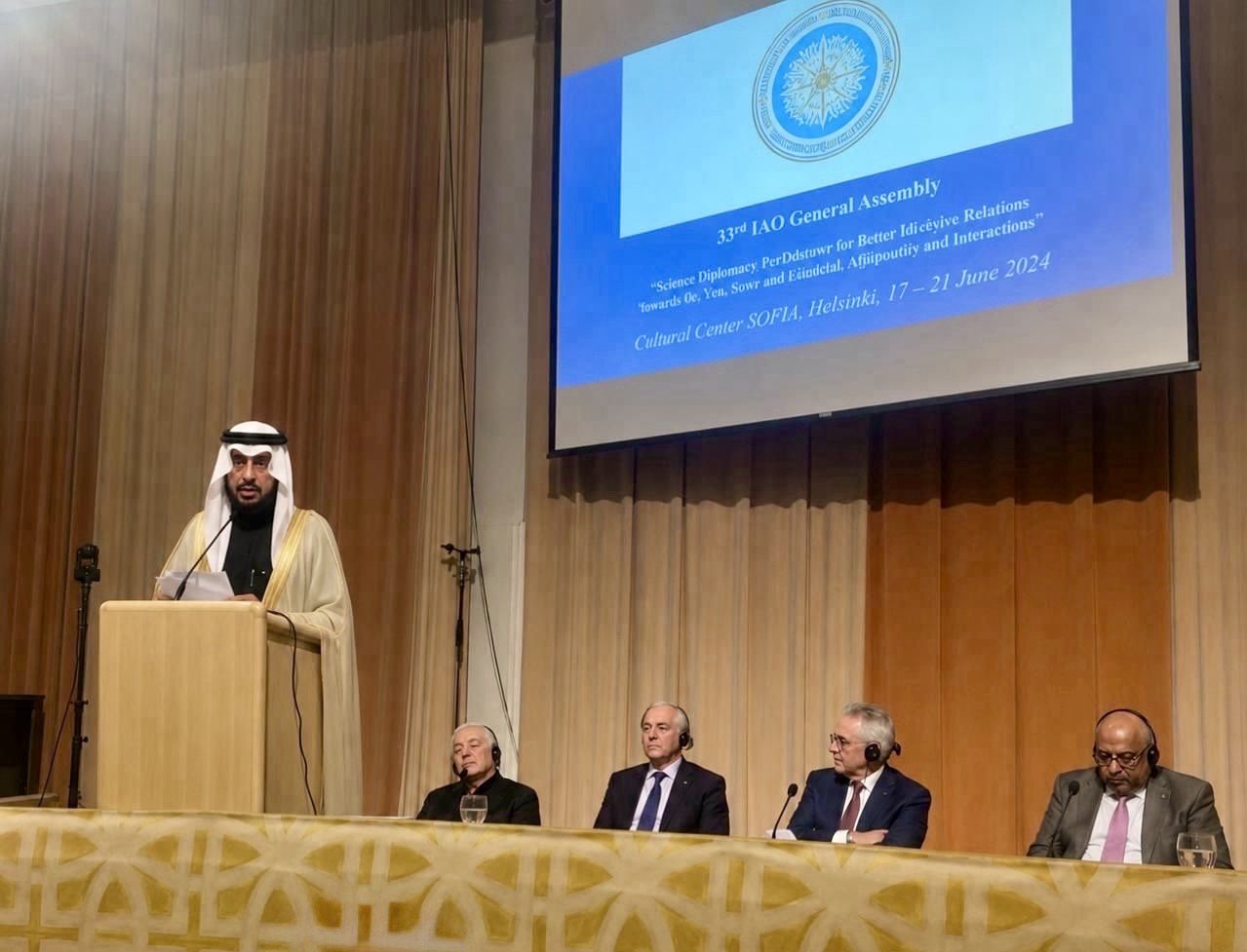 En nombre del SG, el Sheij Dr. Mohammed Al-Issa, el Secretario general adjunto, el Dr. Abdulrahman Al-Zaid, pronunció el discurso de la Liga del Mundo Islámico durante la reunión de la Asamblea parlamentaria internacional organizada por el grupo ortodoxo