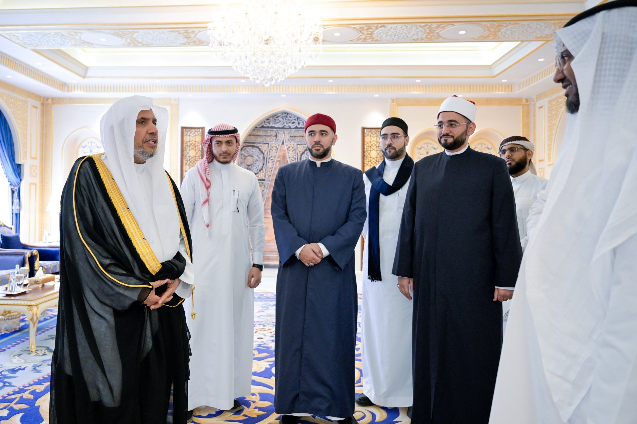H.E. Sheikh Dr. Mohammed Al-Issa , Secretary-General of the MWL, met in Makkah with a distinguished group of Qur’an reciters from the MWL’s Global E-Maqraa