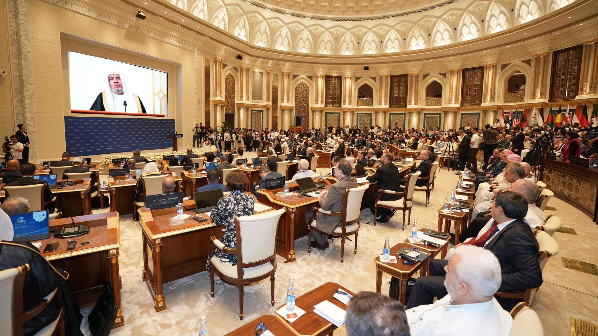 In the Uzbek capital, Tashkent, and with the participation of approximately 300 speakers from 40 countries worldwide: H.E. Sheikh Dr. Mohammed Al-Issa , the Secretary-General of the Muslim World League and Chairman of the Organization of Muslim Scholars, delivered a televised address at the opening session of the First International Islamic Civilization Forum entitled "Islamic Civilization: The Path of Peace, Tolerance, and Enlightenment”. The forum is held under the patronage of H.E. Mr. Shavkat Mirziyoyev