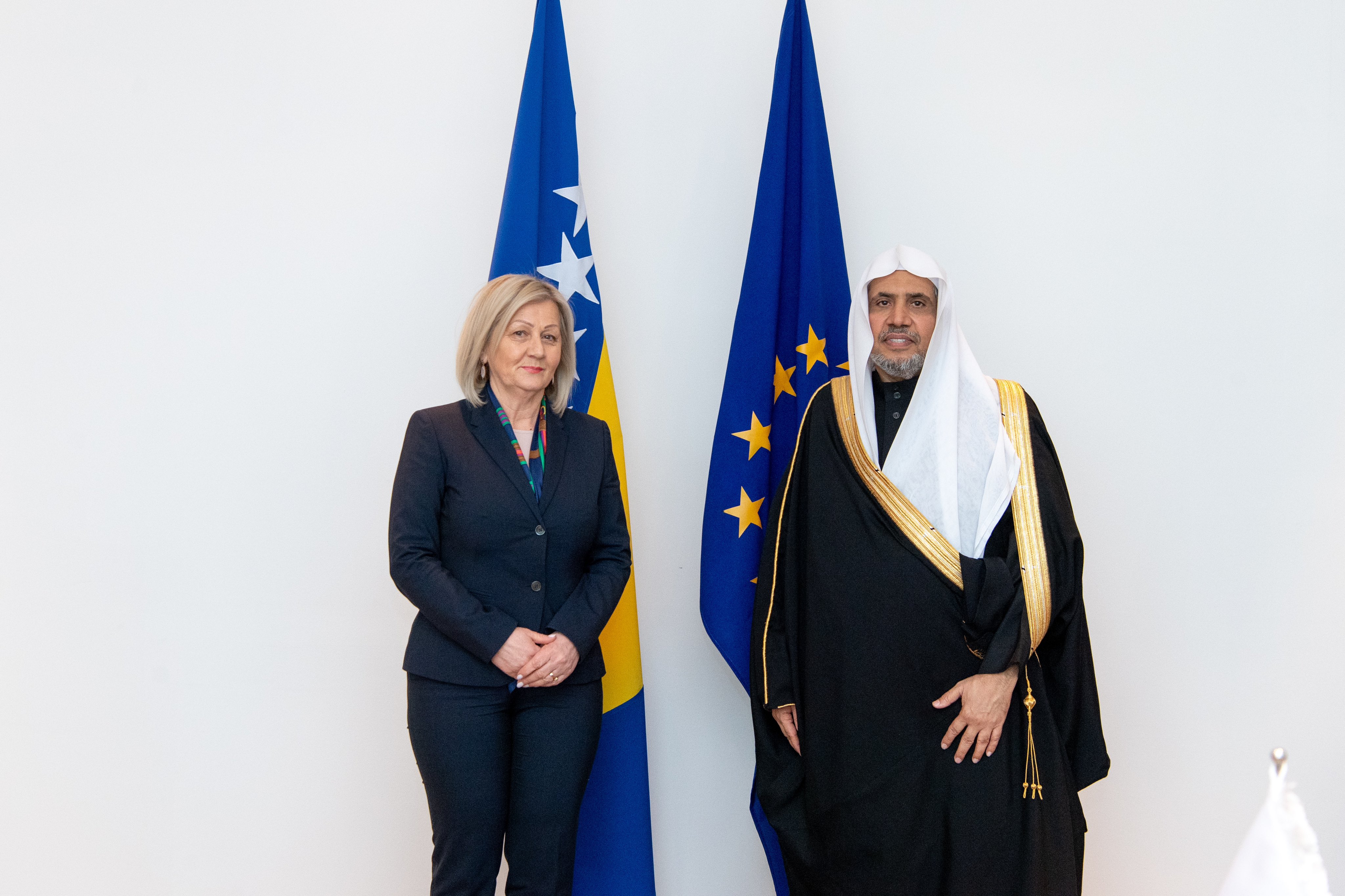 La Première ministre de Bosnie-Herzégovine, Mme Borjana Kristo, a reçu au siège du Gouvernement à Sarajevo, le Secrétaire général, président de l'Organisation des savants musulmans, cheikh  Mohammed Al-Issa.