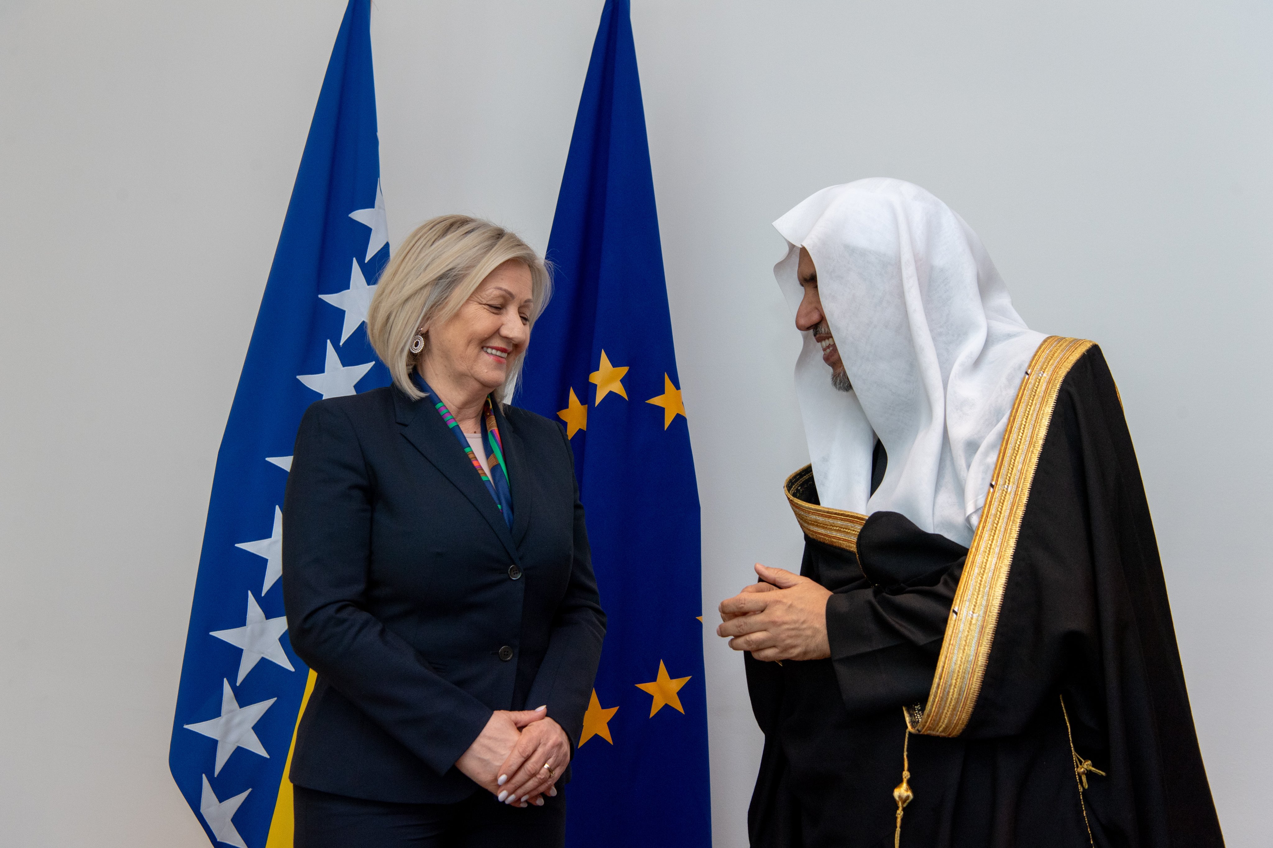 كشور نخست وزیر بوسنی و هرزگوین، سركار خانم بورنا کریستو، در دفتر ریاست جمهوری سارایوو، از جناب دبیر کل، و رئیس انجمن علمای اسلام، آقای دکتر شیخ محمد العیسی استقبال کرد